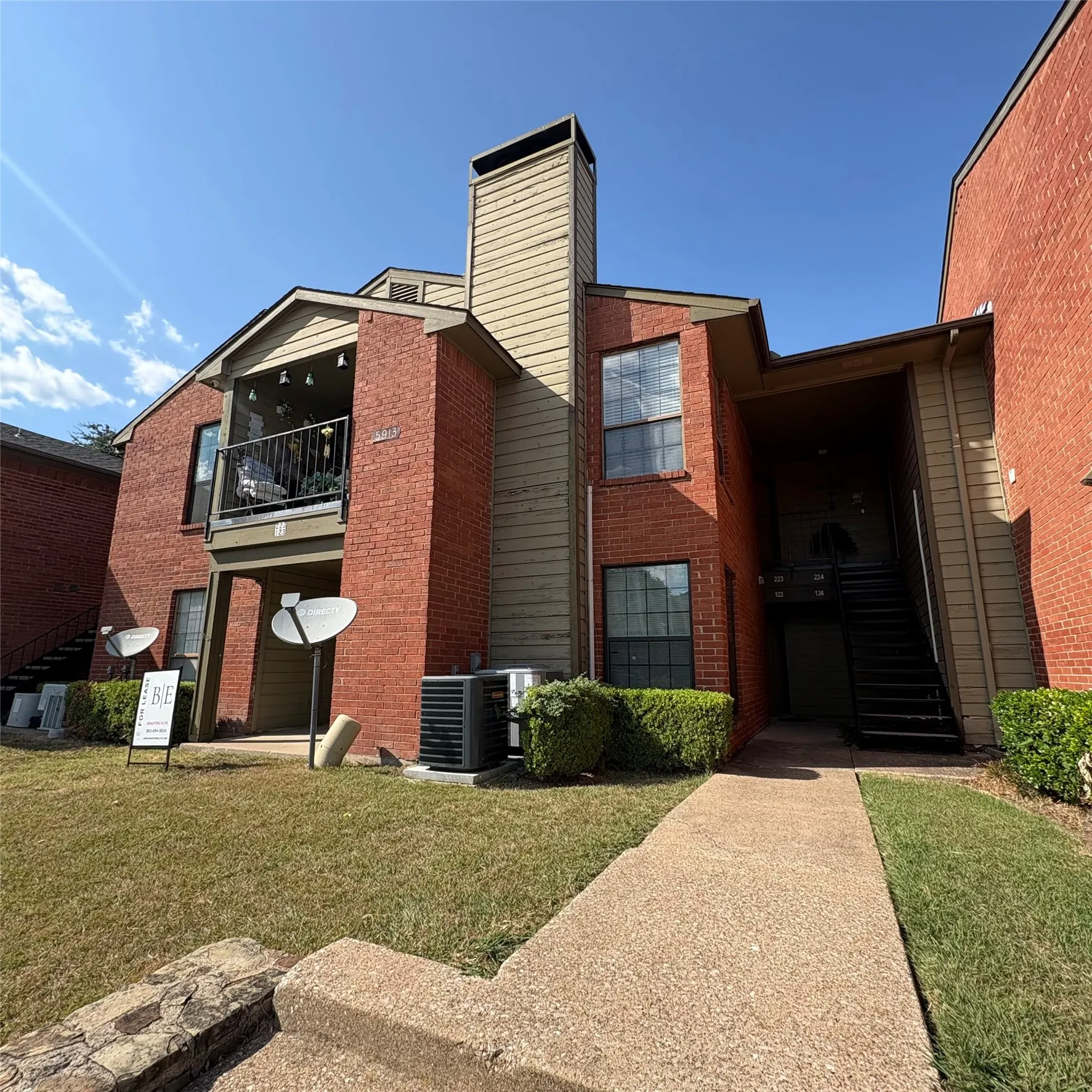 Condominium For Rent in Dallas County , 5913 Lake Hubbard Parkway 123, Garland, Texas 75043, 2 Bedroom, 2 Bathroom, Garage spaces, 970 Sqft, built in 1981, mls#21354129, Real Estate Agent in Garland, Homes For Rent in Dallas county, Homes For Rent in Garland, Realtor in Garland Texas, Real Estate Brokerage Independent Realty Texas, Luminita Cordes Realtor