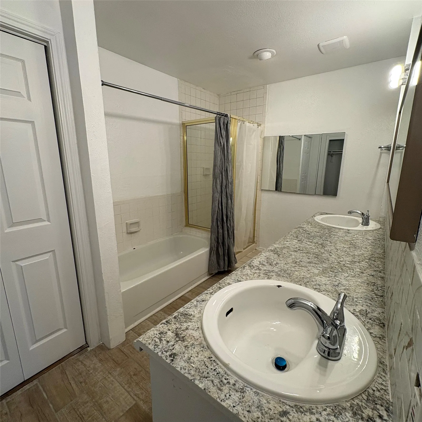 Condominium For Rent in Dallas County , 5913 Lake Hubbard Parkway 123, Garland, Texas 75043, 2 Bedroom, 2 Bathroom, Garage spaces, 970 Sqft, built in 1981, mls#21354129, Real Estate Agent in Garland, Homes For Rent in Dallas county, Homes For Rent in Garland, Realtor in Garland Texas, Real Estate Brokerage Independent Realty Texas, Luminita Cordes Realtor