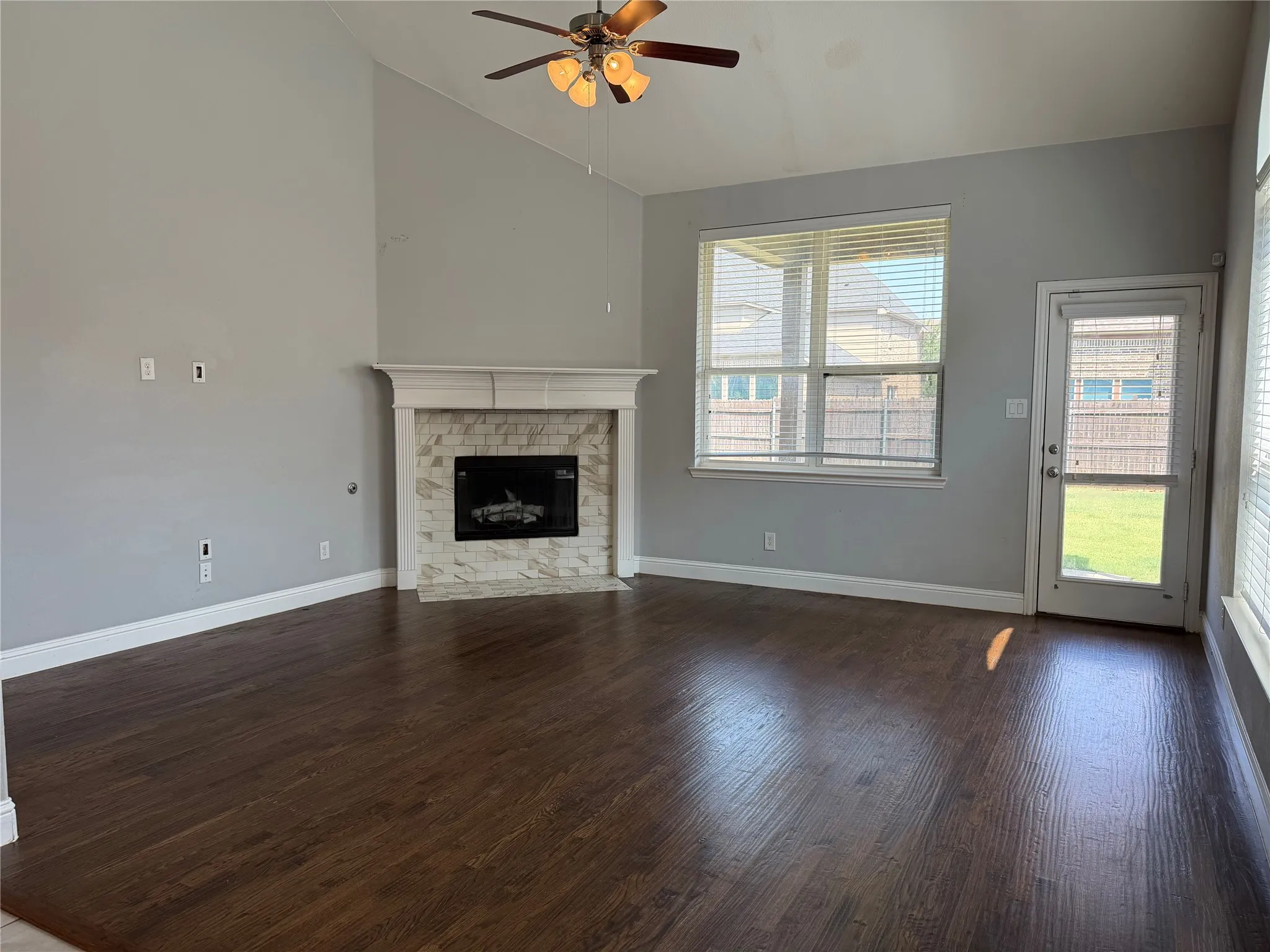 Single Family Residence For Rent in Denton County , 2417 Kingsgate Drive, Little Elm, Texas 75068, 4 Bedroom, 3 Bathroom, 2 Garage spaces, 2,791 Sqft, built in 2015, mls#21349163, Real Estate Agent in Little Elm, Homes For Rent in Denton county, Homes For Rent in Little Elm, Realtor in Little Elm Texas, Real Estate Brokerage Independent Realty Texas, Luminita Cordes Realtor