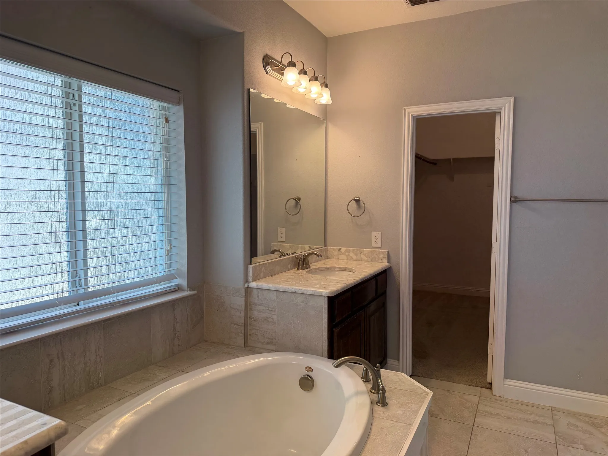 Single Family Residence For Rent in Denton County , 2417 Kingsgate Drive, Little Elm, Texas 75068, 4 Bedroom, 3 Bathroom, 2 Garage spaces, 2,791 Sqft, built in 2015, mls#21349163, Real Estate Agent in Little Elm, Homes For Rent in Denton county, Homes For Rent in Little Elm, Realtor in Little Elm Texas, Real Estate Brokerage Independent Realty Texas, Luminita Cordes Realtor
