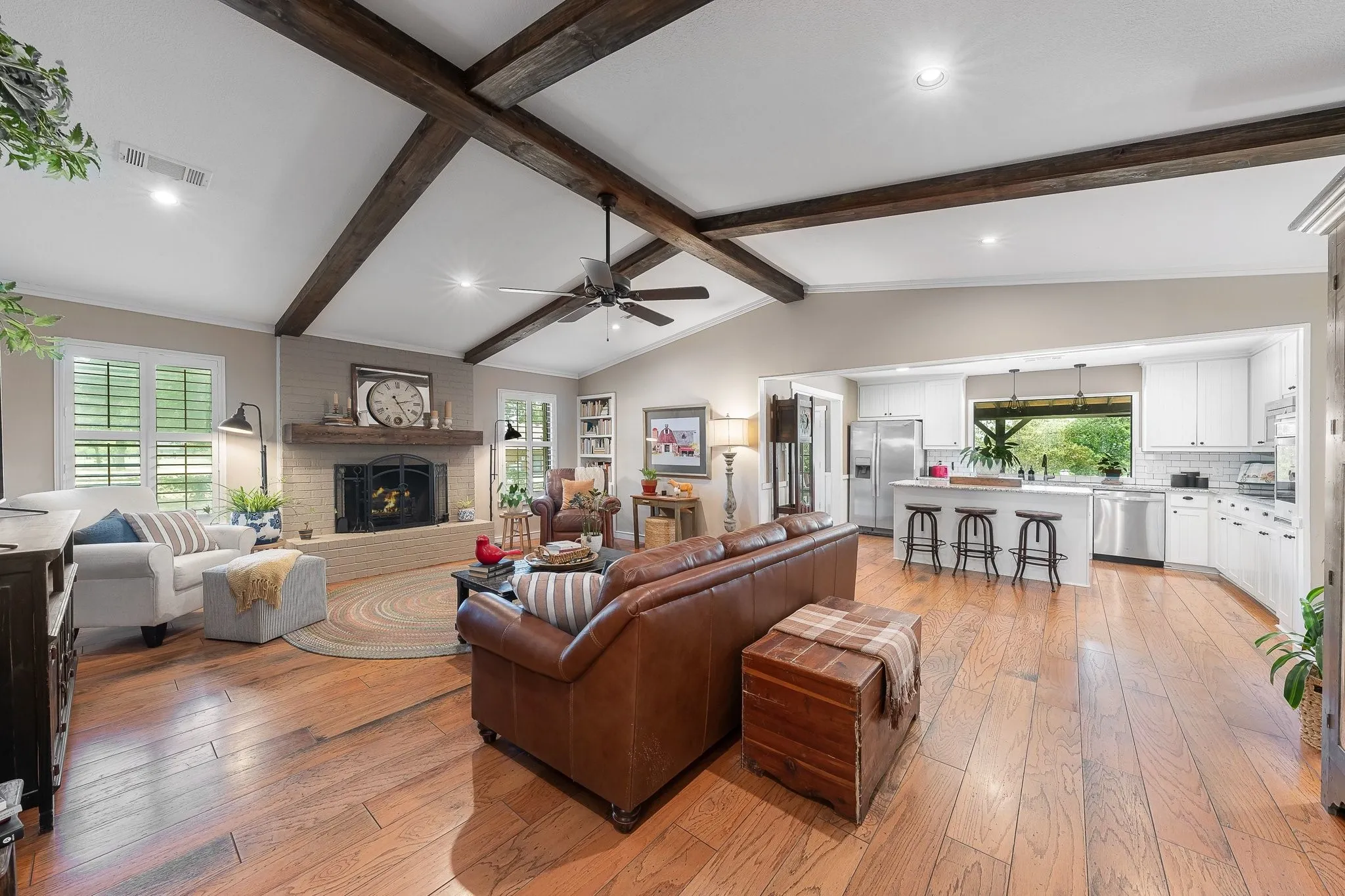 Single Family Residence For Sale in Denton County , 703 Robin Lane, Argyle, Texas 76226, 3 Bedrooms, 2 Bathrooms, Garage spaces, 2,096 Sqft, built in 1984, Price $649,000, mls#21351398, Real Estate Agent in Argyle, Homes For Sale in Denton county, Homes For Sale in Argyle, Realtor in Argyle Texas, Real Estate Brokerage Independent Realty Texas, Luminita Cordes Realtor