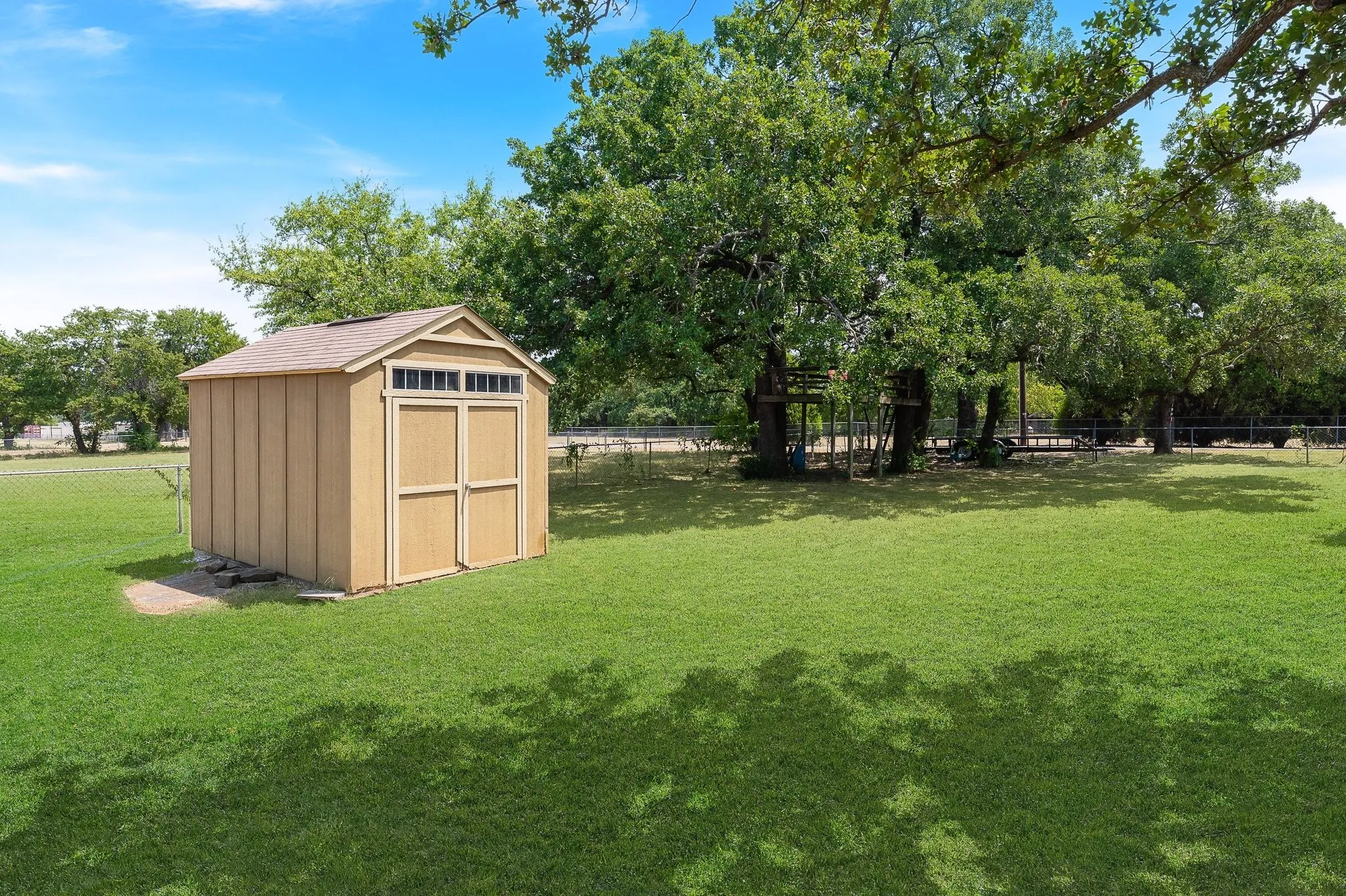 Single Family Residence For Sale in Denton County , 703 Robin Lane, Argyle, Texas 76226, 3 Bedrooms, 2 Bathrooms, Garage spaces, 2,096 Sqft, built in 1984, Price $649,000, mls#21351398, Real Estate Agent in Argyle, Homes For Sale in Denton county, Homes For Sale in Argyle, Realtor in Argyle Texas, Real Estate Brokerage Independent Realty Texas, Luminita Cordes Realtor