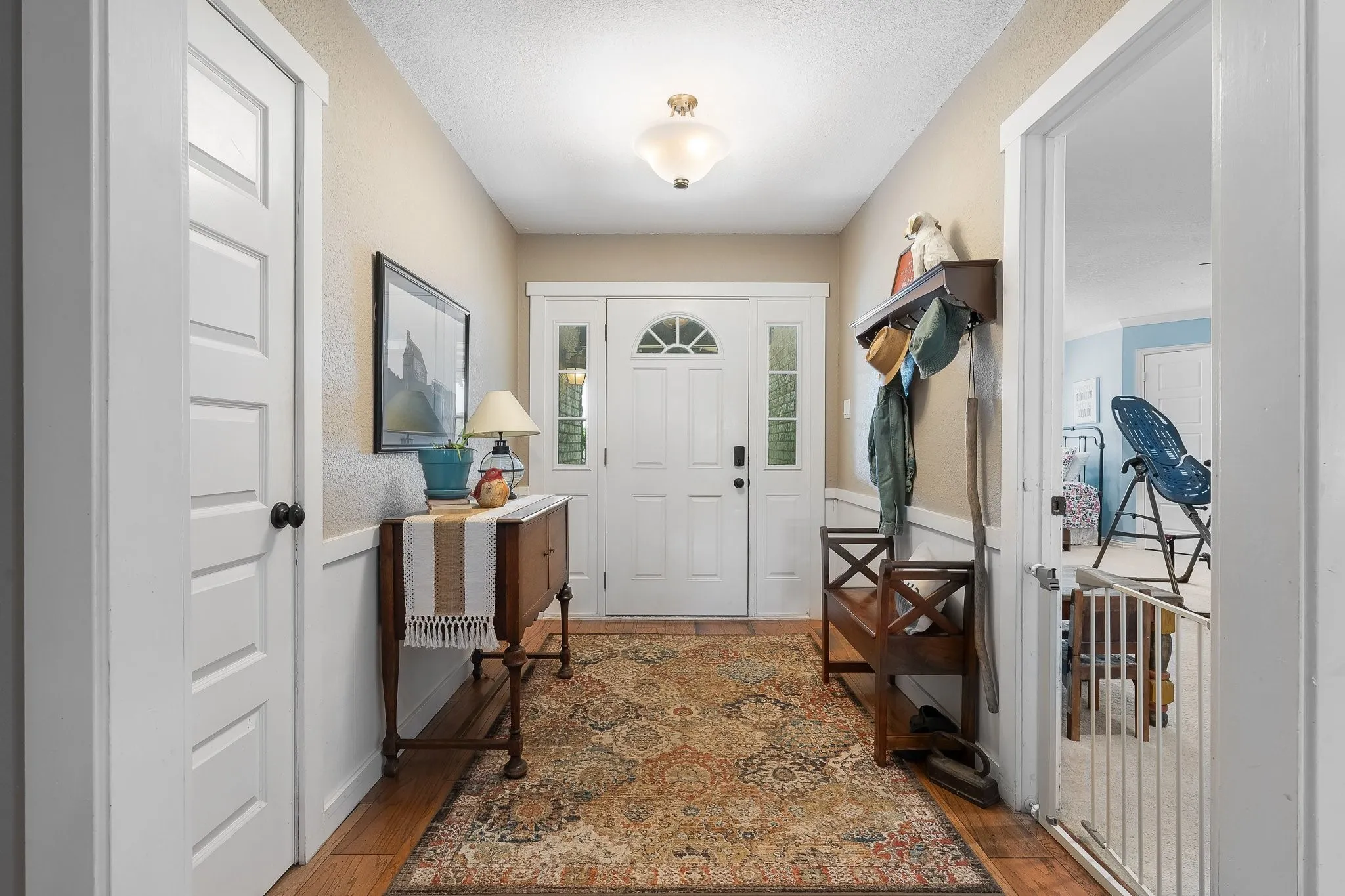 Single Family Residence For Sale in Denton County , 703 Robin Lane, Argyle, Texas 76226, 3 Bedrooms, 2 Bathrooms, Garage spaces, 2,096 Sqft, built in 1984, Price $649,000, mls#21351398, Real Estate Agent in Argyle, Homes For Sale in Denton county, Homes For Sale in Argyle, Realtor in Argyle Texas, Real Estate Brokerage Independent Realty Texas, Luminita Cordes Realtor