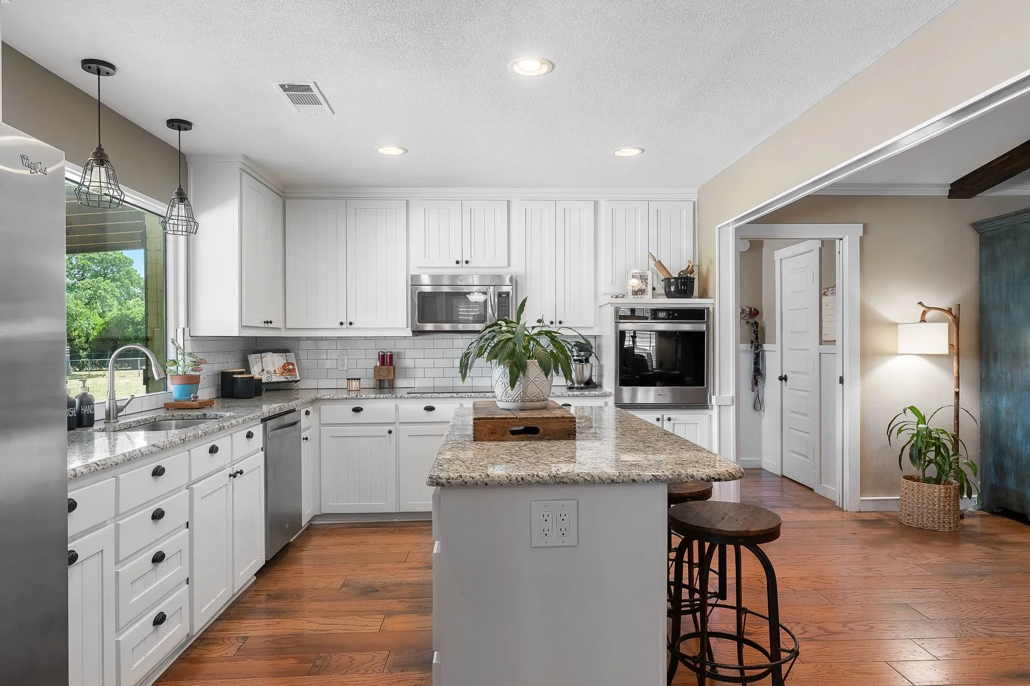 Single Family Residence For Sale in Denton County , 703 Robin Lane, Argyle, Texas 76226, 3 Bedrooms, 2 Bathrooms, Garage spaces, 2,096 Sqft, built in 1984, Price $649,000, mls#21351398, Real Estate Agent in Argyle, Homes For Sale in Denton county, Homes For Sale in Argyle, Realtor in Argyle Texas, Real Estate Brokerage Independent Realty Texas, Luminita Cordes Realtor