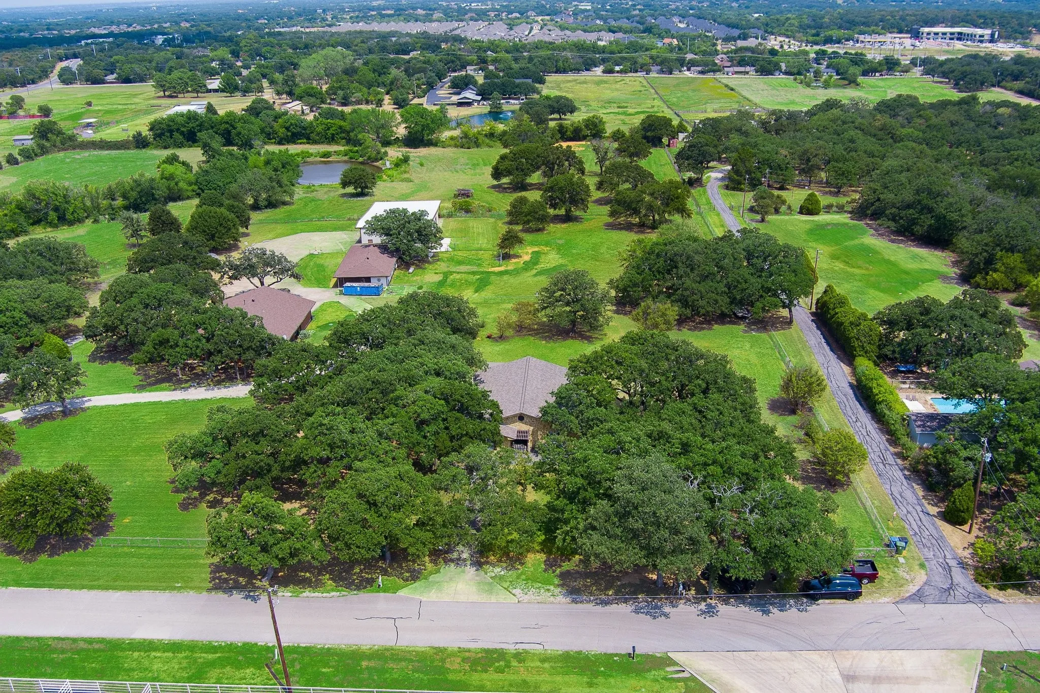 Single Family Residence For Sale in Denton County , 703 Robin Lane, Argyle, Texas 76226, 3 Bedrooms, 2 Bathrooms, Garage spaces, 2,096 Sqft, built in 1984, Price $649,000, mls#21351398, Real Estate Agent in Argyle, Homes For Sale in Denton county, Homes For Sale in Argyle, Realtor in Argyle Texas, Real Estate Brokerage Independent Realty Texas, Luminita Cordes Realtor