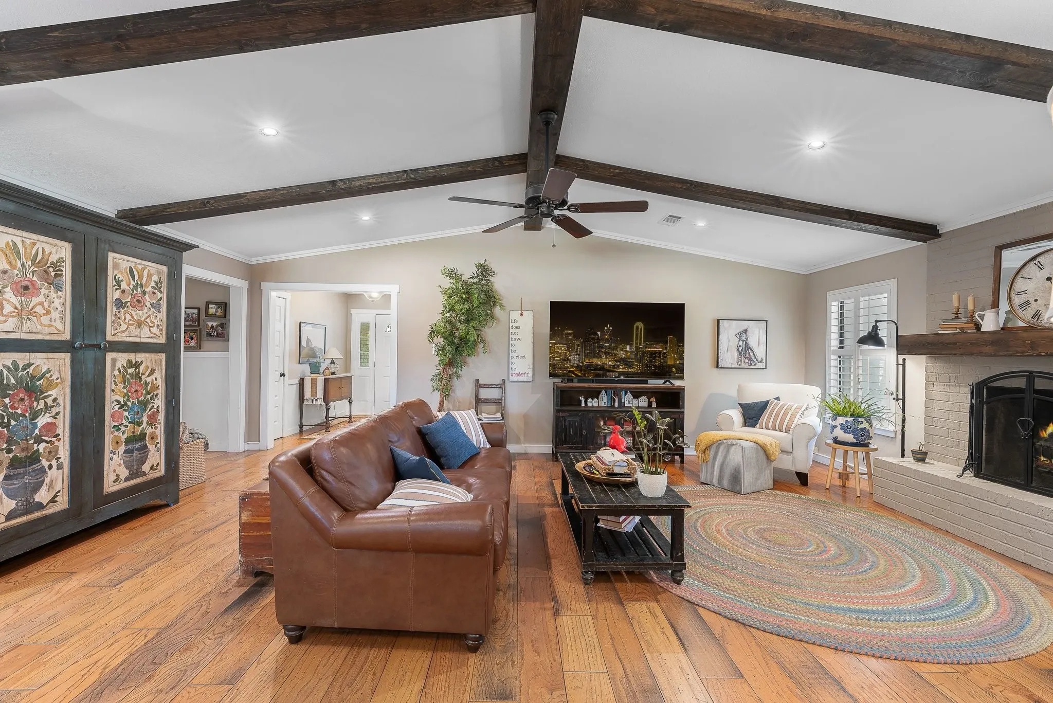 Single Family Residence For Sale in Denton County , 703 Robin Lane, Argyle, Texas 76226, 3 Bedrooms, 2 Bathrooms, Garage spaces, 2,096 Sqft, built in 1984, Price $649,000, mls#21351398, Real Estate Agent in Argyle, Homes For Sale in Denton county, Homes For Sale in Argyle, Realtor in Argyle Texas, Real Estate Brokerage Independent Realty Texas, Luminita Cordes Realtor