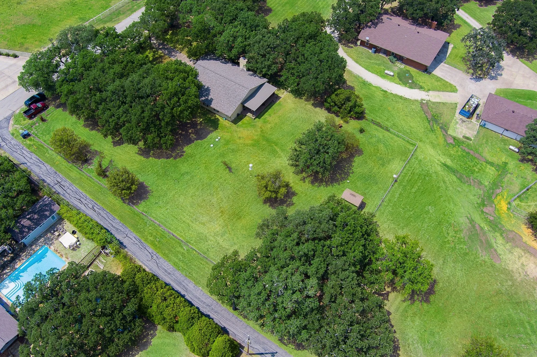 Single Family Residence For Sale in Denton County , 703 Robin Lane, Argyle, Texas 76226, 3 Bedrooms, 2 Bathrooms, Garage spaces, 2,096 Sqft, built in 1984, Price $649,000, mls#21351398, Real Estate Agent in Argyle, Homes For Sale in Denton county, Homes For Sale in Argyle, Realtor in Argyle Texas, Real Estate Brokerage Independent Realty Texas, Luminita Cordes Realtor