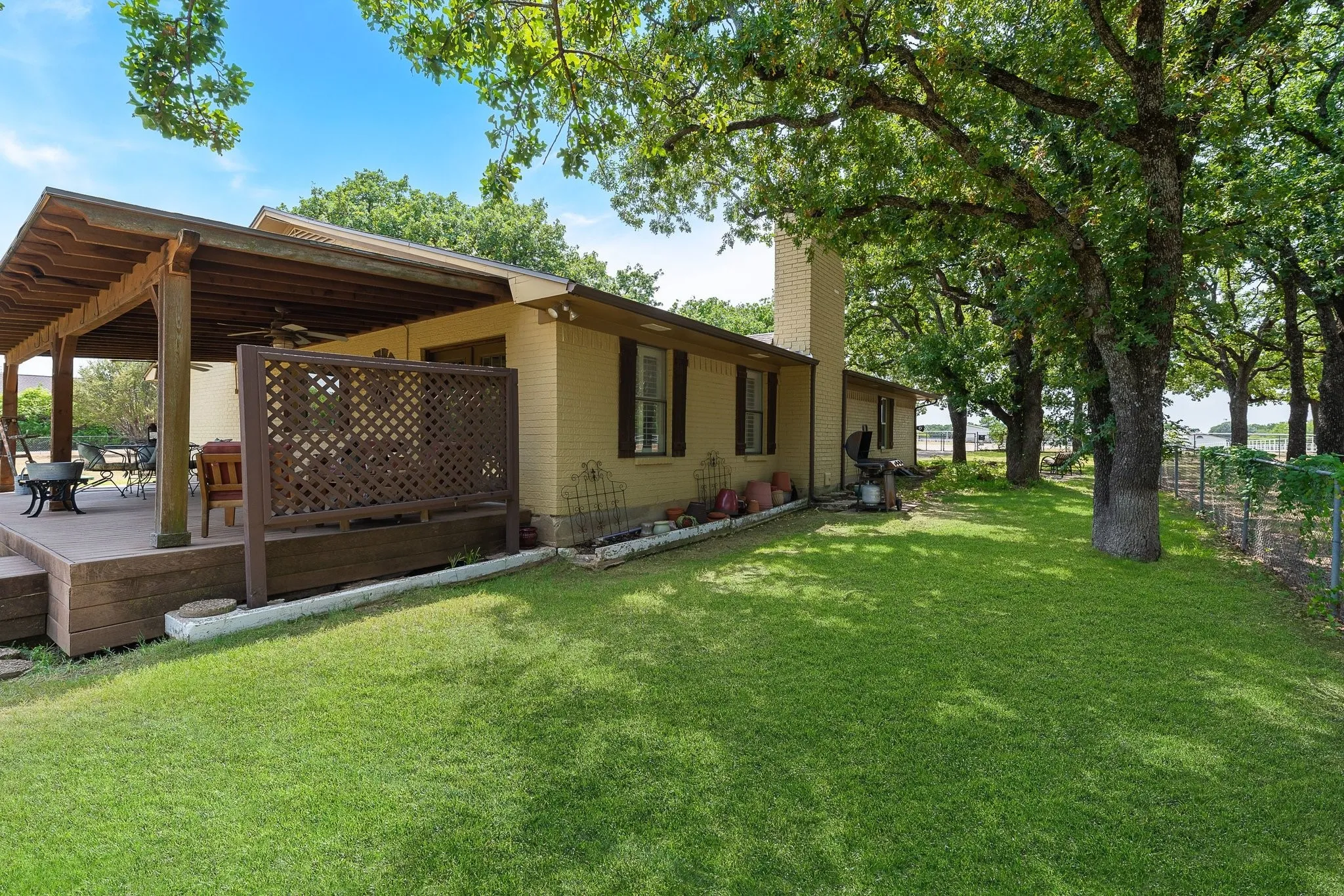 Single Family Residence For Sale in Denton County , 703 Robin Lane, Argyle, Texas 76226, 3 Bedrooms, 2 Bathrooms, Garage spaces, 2,096 Sqft, built in 1984, Price $649,000, mls#21351398, Real Estate Agent in Argyle, Homes For Sale in Denton county, Homes For Sale in Argyle, Realtor in Argyle Texas, Real Estate Brokerage Independent Realty Texas, Luminita Cordes Realtor