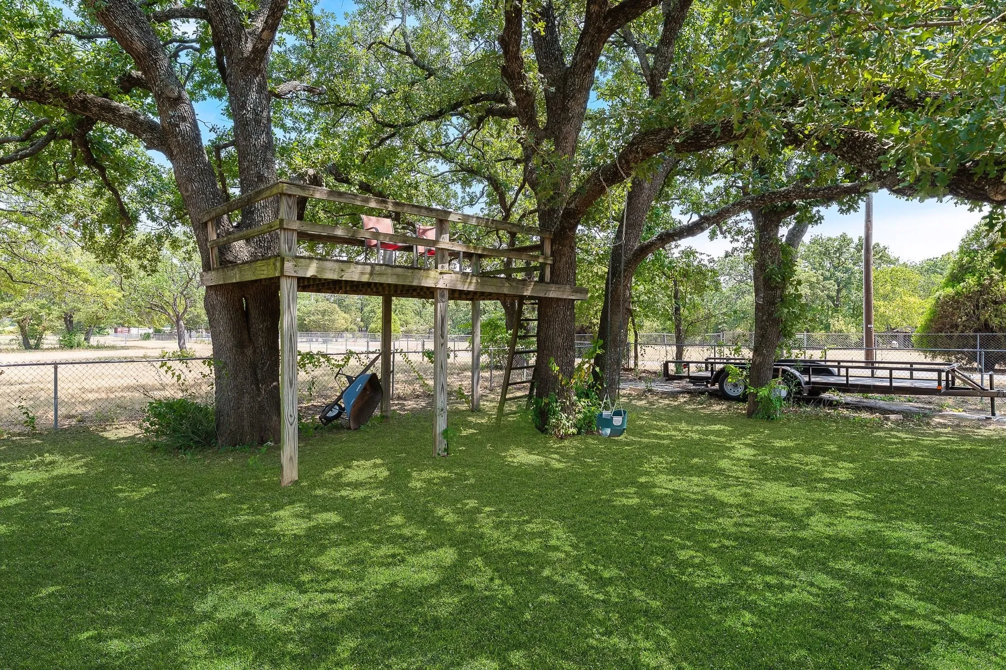 Single Family Residence For Sale in Denton County , 703 Robin Lane, Argyle, Texas 76226, 3 Bedrooms, 2 Bathrooms, Garage spaces, 2,096 Sqft, built in 1984, Price $649,000, mls#21351398, Real Estate Agent in Argyle, Homes For Sale in Denton county, Homes For Sale in Argyle, Realtor in Argyle Texas, Real Estate Brokerage Independent Realty Texas, Luminita Cordes Realtor