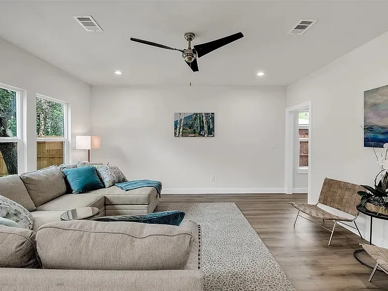 Single Family Residence For Rent in Tarrant County , 5206 Slate Street, Fort Worth, Texas 76114, 3 Bedroom, 3 Bathroom, 2 Garage spaces, 2,287 Sqft, built in 2024, mls#21354358, Real Estate Agent in Fort Worth, Homes For Rent in Tarrant county, Homes For Rent in Fort Worth, Realtor in Fort Worth Texas, Real Estate Brokerage Independent Realty Texas, Luminita Cordes Realtor