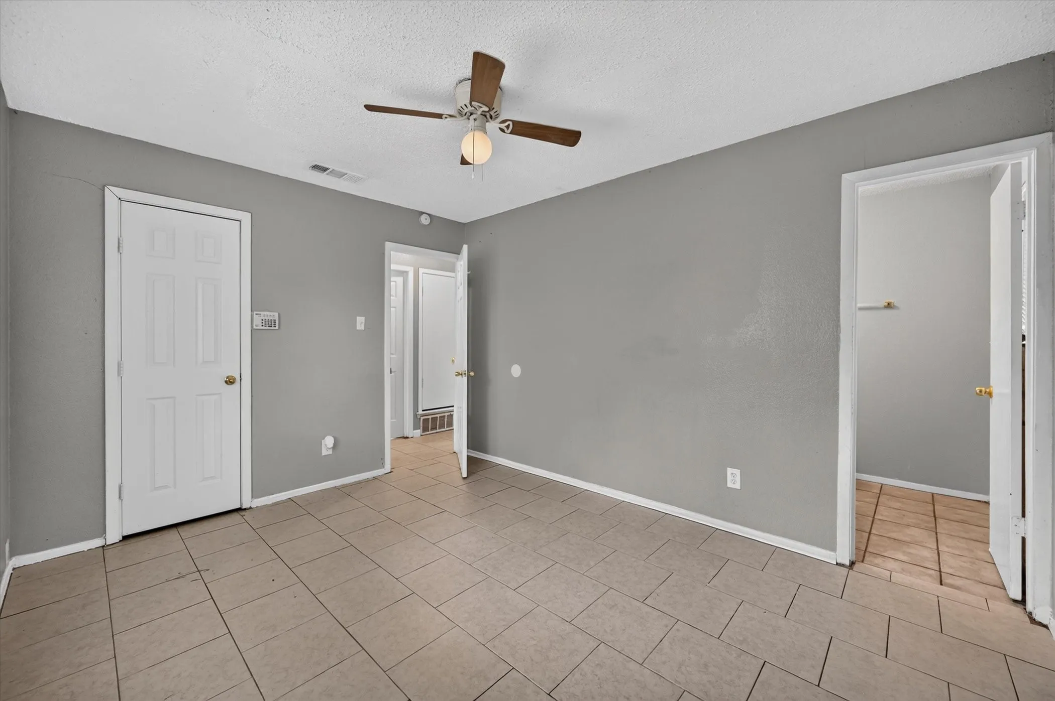 Primary bedroom with ensuite bath and walk-in closet.