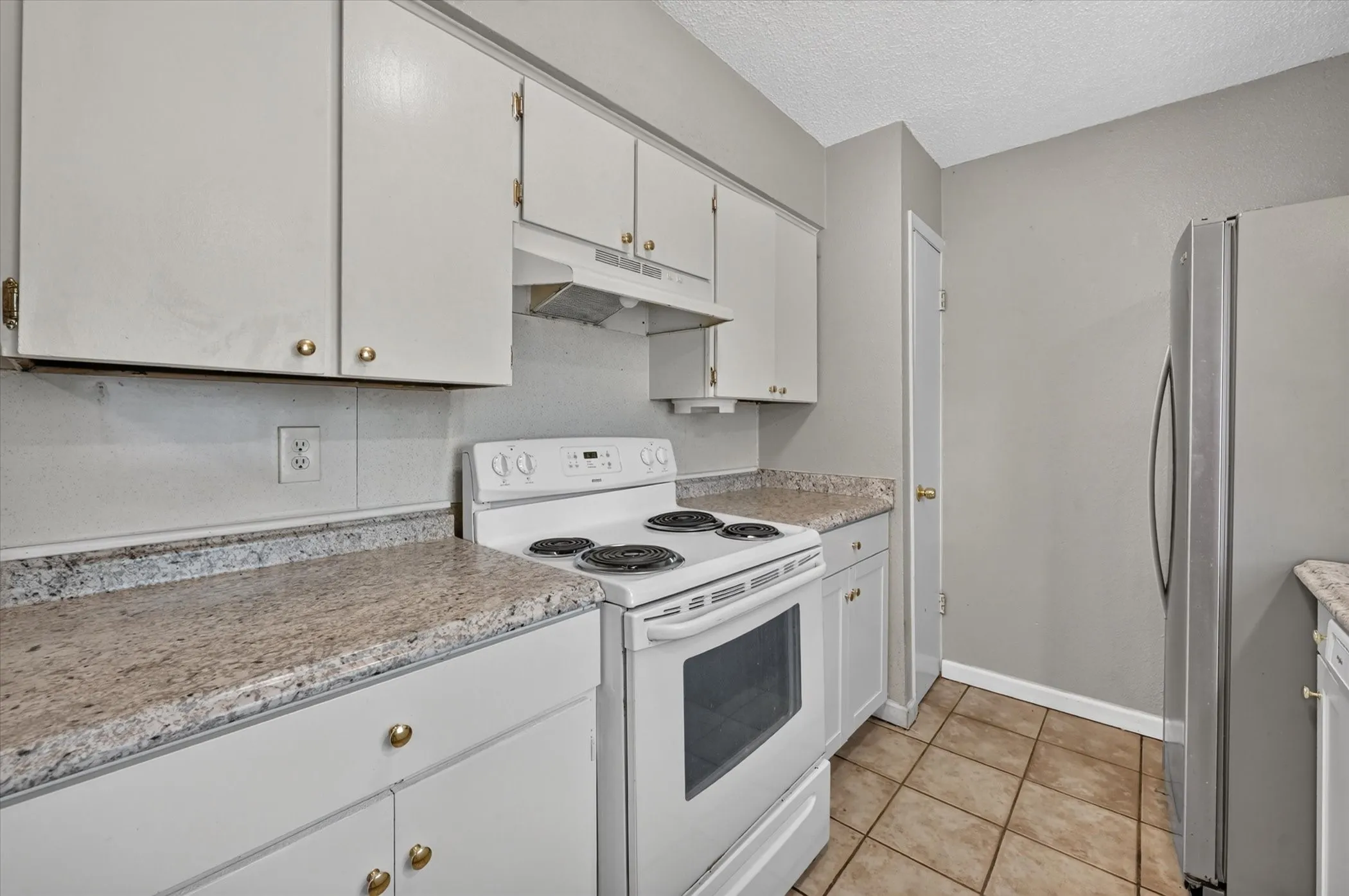 Single Family Residence For Sale in Dallas County , 1123 Venus Street, Cedar Hill, Texas 75104, 3 Bedroom, 2 Bathroom, 1 Garage spaces, 1,242 Sqft, built in 1971, mls#21353178, Real Estate Agent in Cedar Hill, Homes For Sale in Dallas county, Homes For Sale in Cedar Hill, Realtor in Cedar Hill Texas, Real Estate Brokerage Independent Realty Texas, Luminita Cordes Realtor