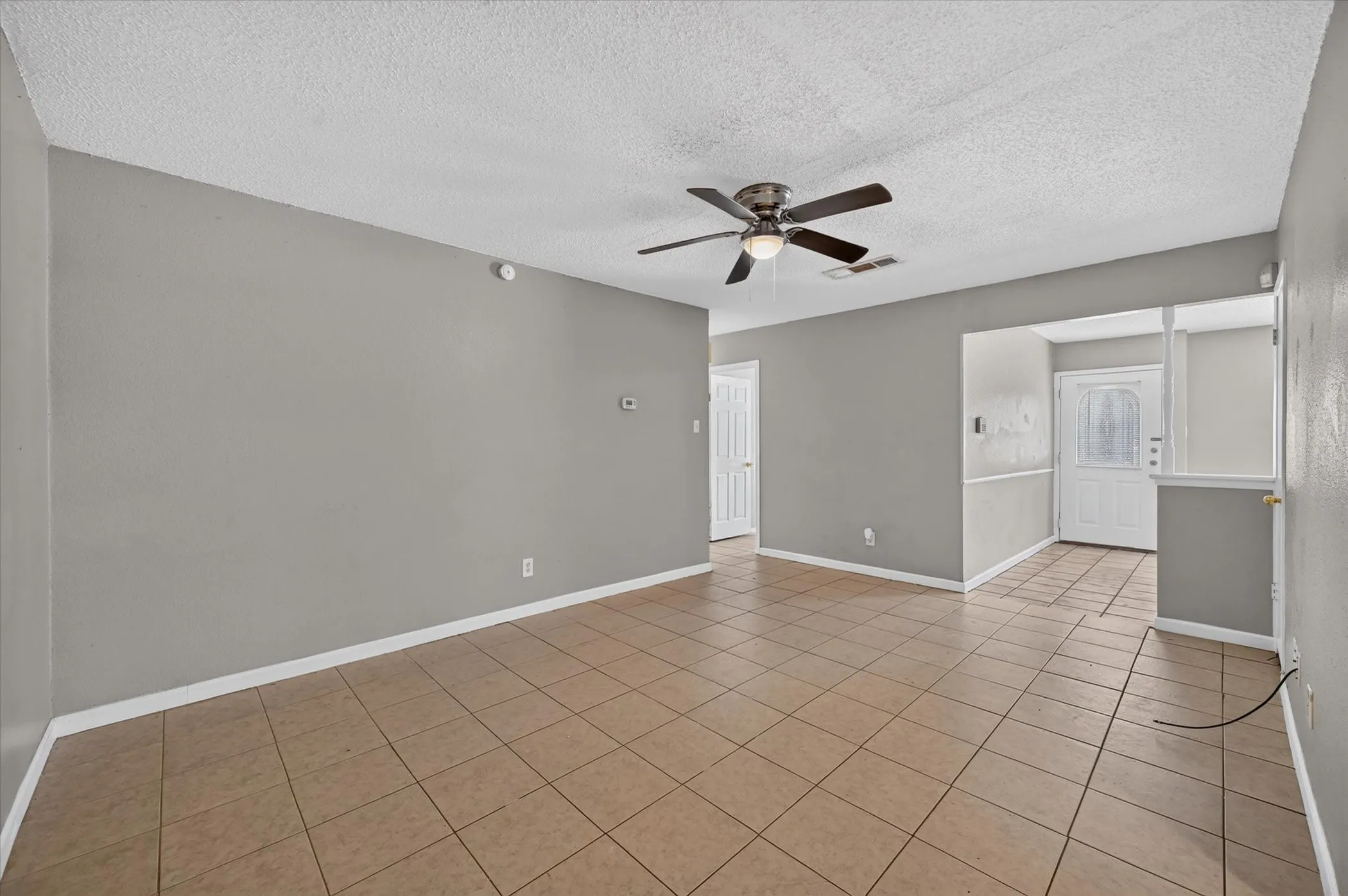 Single Family Residence For Sale in Dallas County , 1123 Venus Street, Cedar Hill, Texas 75104, 3 Bedroom, 2 Bathroom, 1 Garage spaces, 1,242 Sqft, built in 1971, mls#21353178, Real Estate Agent in Cedar Hill, Homes For Sale in Dallas county, Homes For Sale in Cedar Hill, Realtor in Cedar Hill Texas, Real Estate Brokerage Independent Realty Texas, Luminita Cordes Realtor