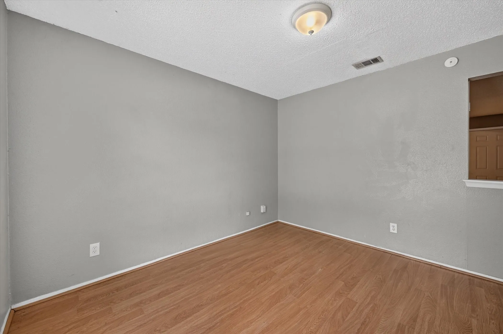 Single Family Residence For Sale in Dallas County , 1123 Venus Street, Cedar Hill, Texas 75104, 3 Bedroom, 2 Bathroom, 1 Garage spaces, 1,242 Sqft, built in 1971, mls#21353178, Real Estate Agent in Cedar Hill, Homes For Sale in Dallas county, Homes For Sale in Cedar Hill, Realtor in Cedar Hill Texas, Real Estate Brokerage Independent Realty Texas, Luminita Cordes Realtor