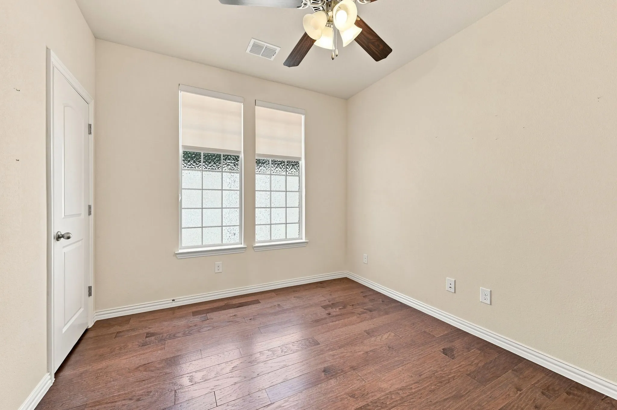 Condominium For Sale in Tarrant County , 2908 Cascada Way 2908, Mansfield, Texas 76063, 2 Bedroom, 2 Bathroom, 2 Garage spaces, 1,762 Sqft, built in 2019, mls#21350830, Real Estate Agent in Mansfield, Homes For Sale in Tarrant county, Homes For Sale in Mansfield, Realtor in Mansfield Texas, Real Estate Brokerage Independent Realty Texas, Luminita Cordes Realtor