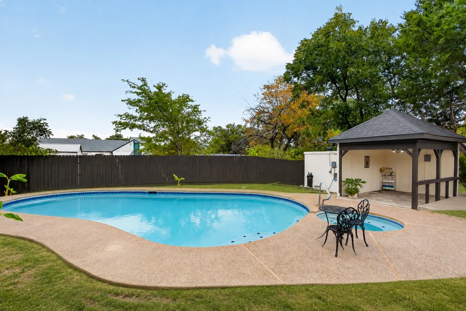 Virtually installed grass - Another view showing the spa, the huge pool, all of the decking - the cabana - the pool equipment.