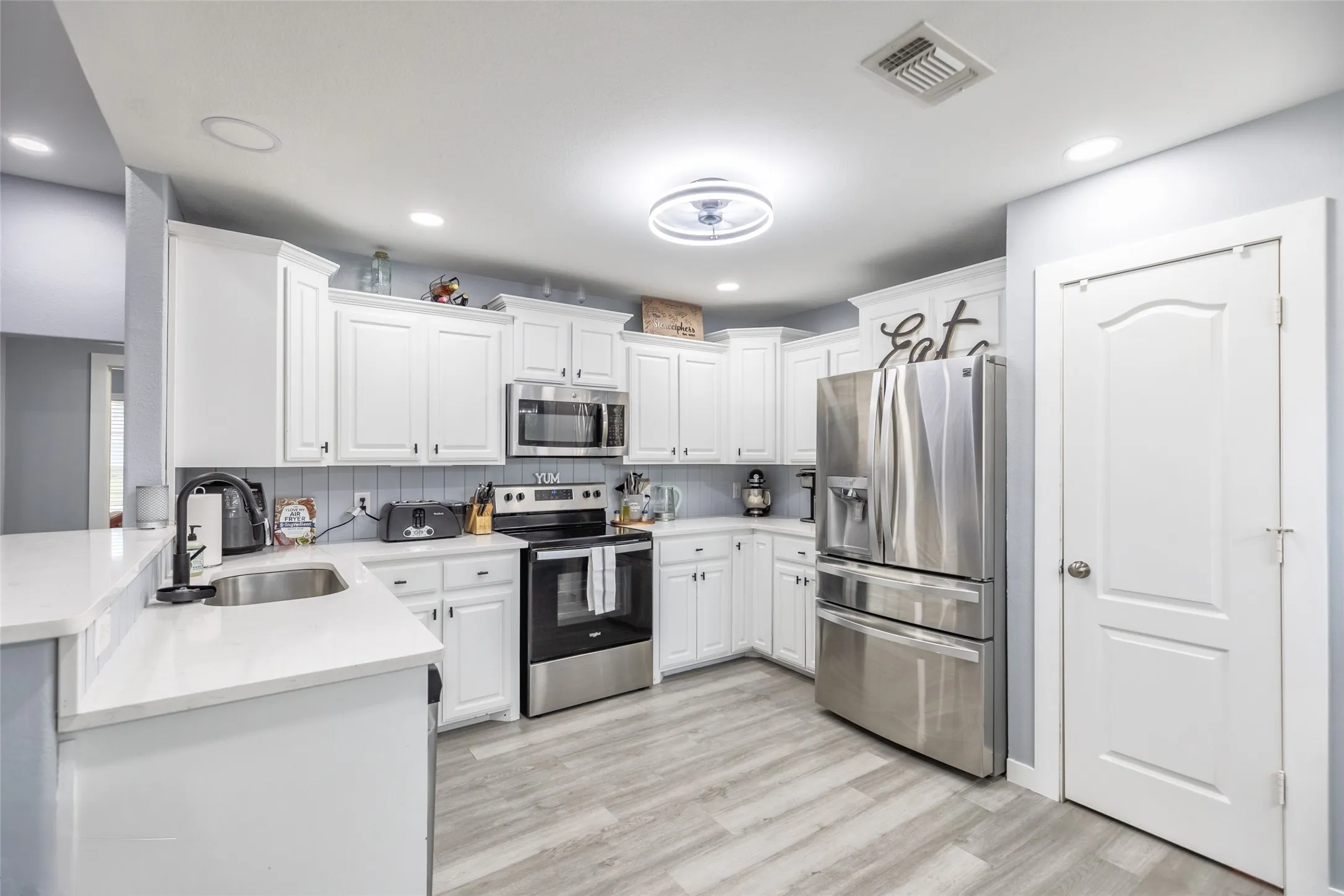 Single Family Residence For Sale in Taylor County , 6610 Picadilly Street, Abilene, Texas 79606, 3 Bedroom, 2 Bathroom, 2 Garage spaces, 1,551 Sqft, built in 2004, mls#21349956, Real Estate Agent in Abilene, Homes For Sale in Taylor county, Homes For Sale in Abilene, Realtor in Abilene Texas, Real Estate Brokerage Independent Realty Texas, Luminita Cordes Realtor