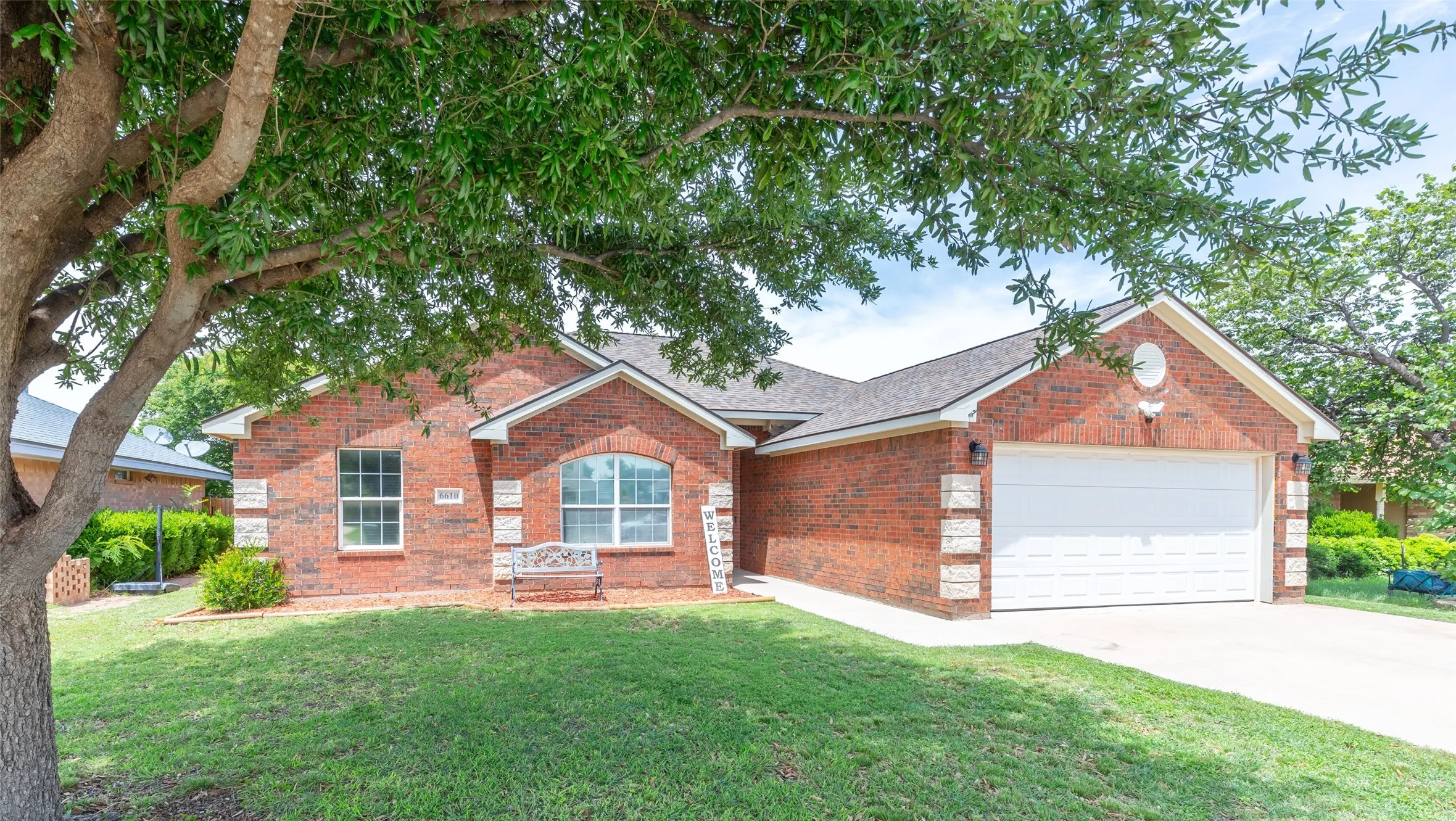 Single Family Residence For Sale in Taylor County , 6610 Picadilly Street, Abilene, Texas 79606, 3 Bedroom, 2 Bathroom, 2 Garage spaces, 1,551 Sqft, built in 2004, mls#21349956, Real Estate Agent in Abilene, Homes For Sale in Taylor county, Homes For Sale in Abilene, Realtor in Abilene Texas, Real Estate Brokerage Independent Realty Texas, Luminita Cordes Realtor