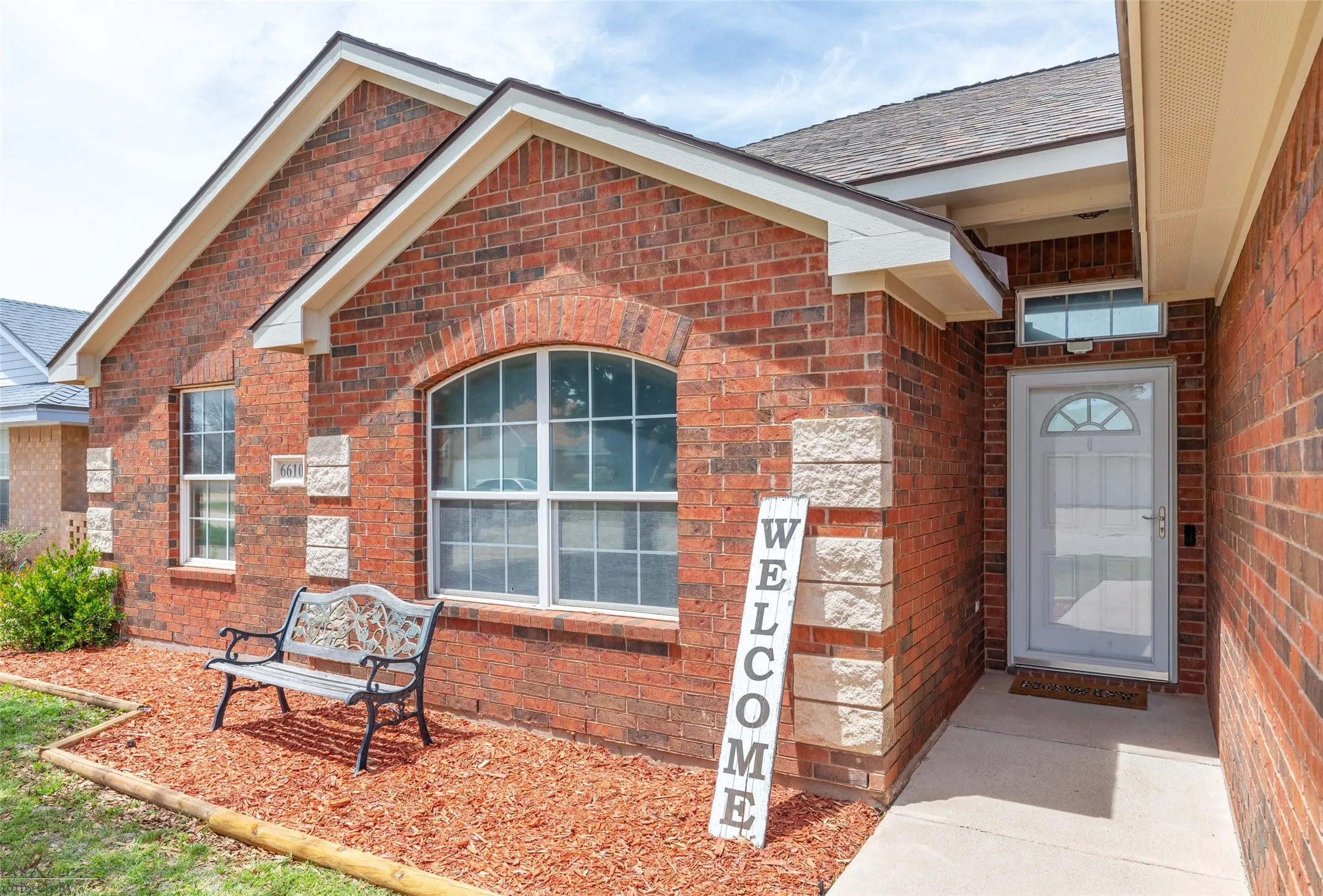 Single Family Residence For Sale in Taylor County , 6610 Picadilly Street, Abilene, Texas 79606, 3 Bedroom, 2 Bathroom, 2 Garage spaces, 1,551 Sqft, built in 2004, mls#21349956, Real Estate Agent in Abilene, Homes For Sale in Taylor county, Homes For Sale in Abilene, Realtor in Abilene Texas, Real Estate Brokerage Independent Realty Texas, Luminita Cordes Realtor