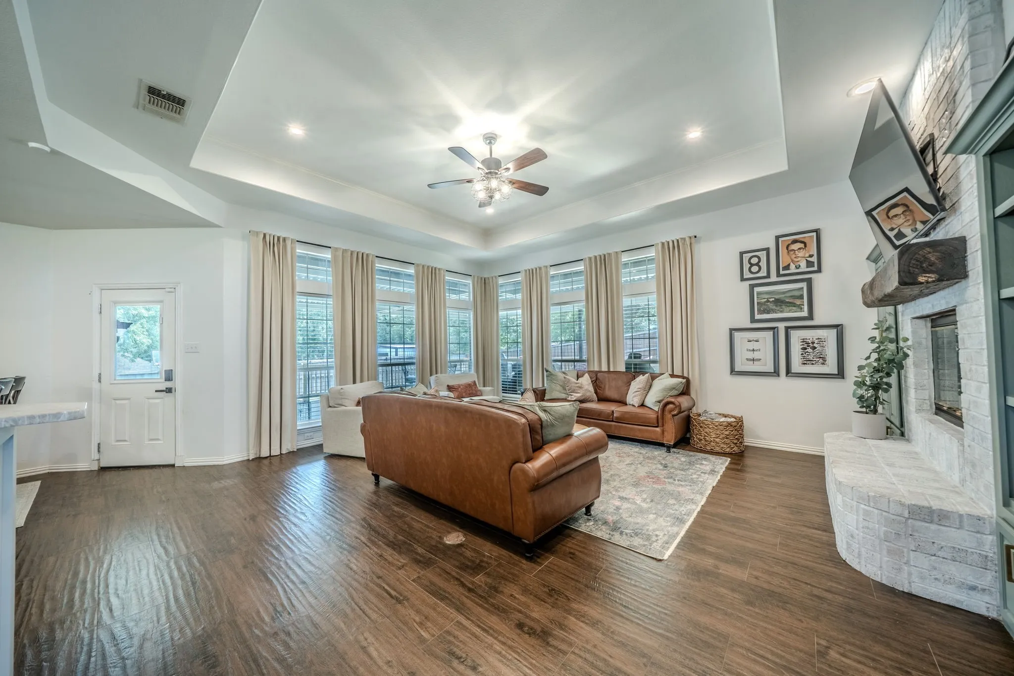 Single Family Residence For Sale in Ellis County , 1658 Pepper Tree Lane, Midlothian, Texas 76065, 4 Bedroom, 3 Bathroom, 2 Garage spaces, 2,920 Sqft, built in 1995, mls#21351697, Real Estate Agent in Midlothian, Homes For Sale in Ellis county, Homes For Sale in Midlothian, Realtor in Midlothian Texas, Real Estate Brokerage Independent Realty Texas, Luminita Cordes Realtor