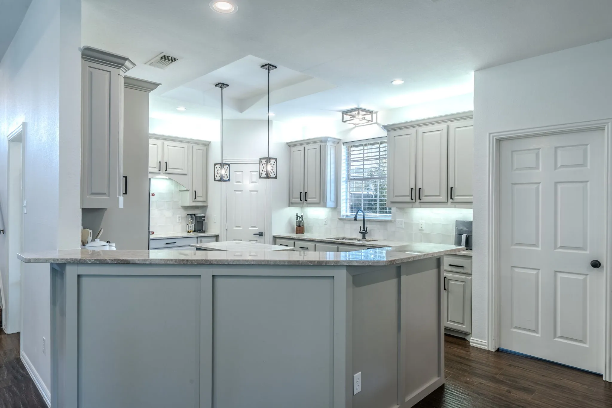 Single Family Residence For Sale in Ellis County , 1658 Pepper Tree Lane, Midlothian, Texas 76065, 4 Bedroom, 3 Bathroom, 2 Garage spaces, 2,920 Sqft, built in 1995, mls#21351697, Real Estate Agent in Midlothian, Homes For Sale in Ellis county, Homes For Sale in Midlothian, Realtor in Midlothian Texas, Real Estate Brokerage Independent Realty Texas, Luminita Cordes Realtor