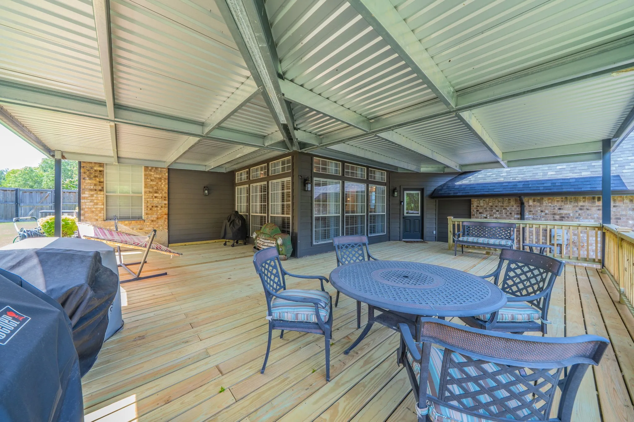 Single Family Residence For Sale in Ellis County , 1658 Pepper Tree Lane, Midlothian, Texas 76065, 4 Bedroom, 3 Bathroom, 2 Garage spaces, 2,920 Sqft, built in 1995, mls#21351697, Real Estate Agent in Midlothian, Homes For Sale in Ellis county, Homes For Sale in Midlothian, Realtor in Midlothian Texas, Real Estate Brokerage Independent Realty Texas, Luminita Cordes Realtor