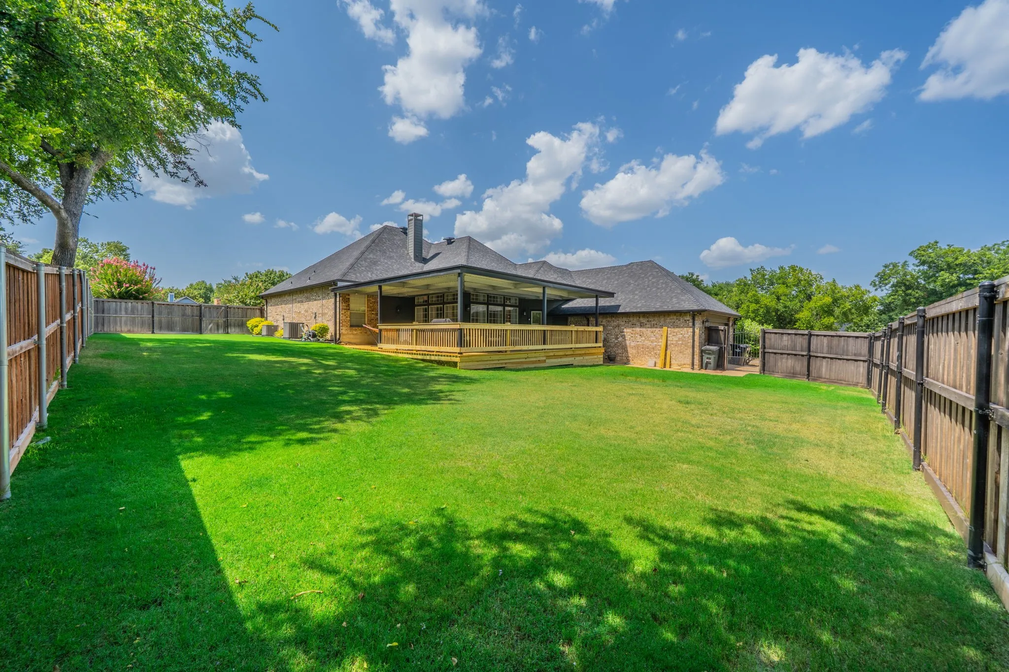 Single Family Residence For Sale in Ellis County , 1658 Pepper Tree Lane, Midlothian, Texas 76065, 4 Bedroom, 3 Bathroom, 2 Garage spaces, 2,920 Sqft, built in 1995, mls#21351697, Real Estate Agent in Midlothian, Homes For Sale in Ellis county, Homes For Sale in Midlothian, Realtor in Midlothian Texas, Real Estate Brokerage Independent Realty Texas, Luminita Cordes Realtor
