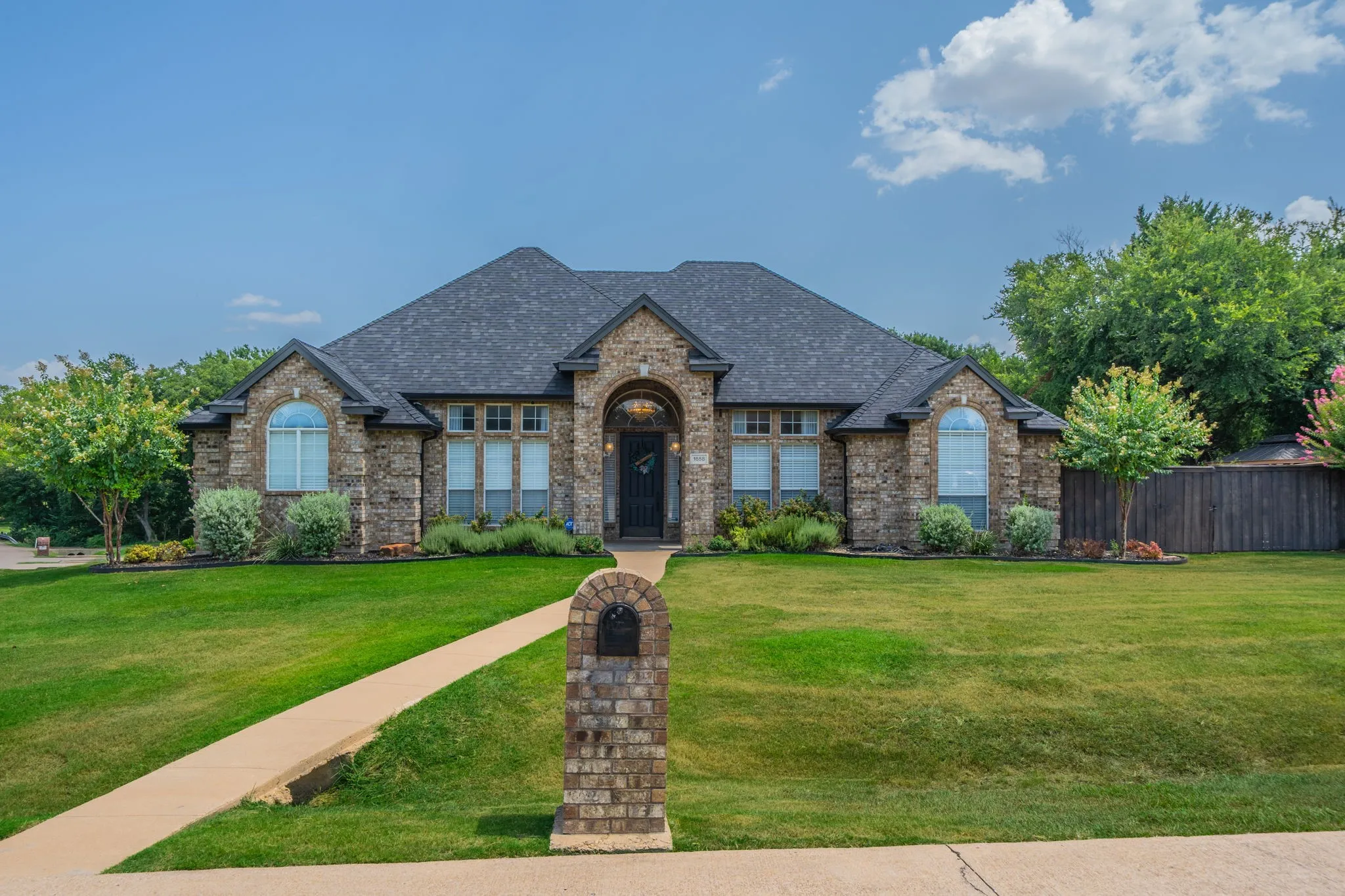 Single Family Residence For Sale in Ellis County , 1658 Pepper Tree Lane, Midlothian, Texas 76065, 4 Bedroom, 3 Bathroom, 2 Garage spaces, 2,920 Sqft, built in 1995, mls#21351697, Real Estate Agent in Midlothian, Homes For Sale in Ellis county, Homes For Sale in Midlothian, Realtor in Midlothian Texas, Real Estate Brokerage Independent Realty Texas, Luminita Cordes Realtor