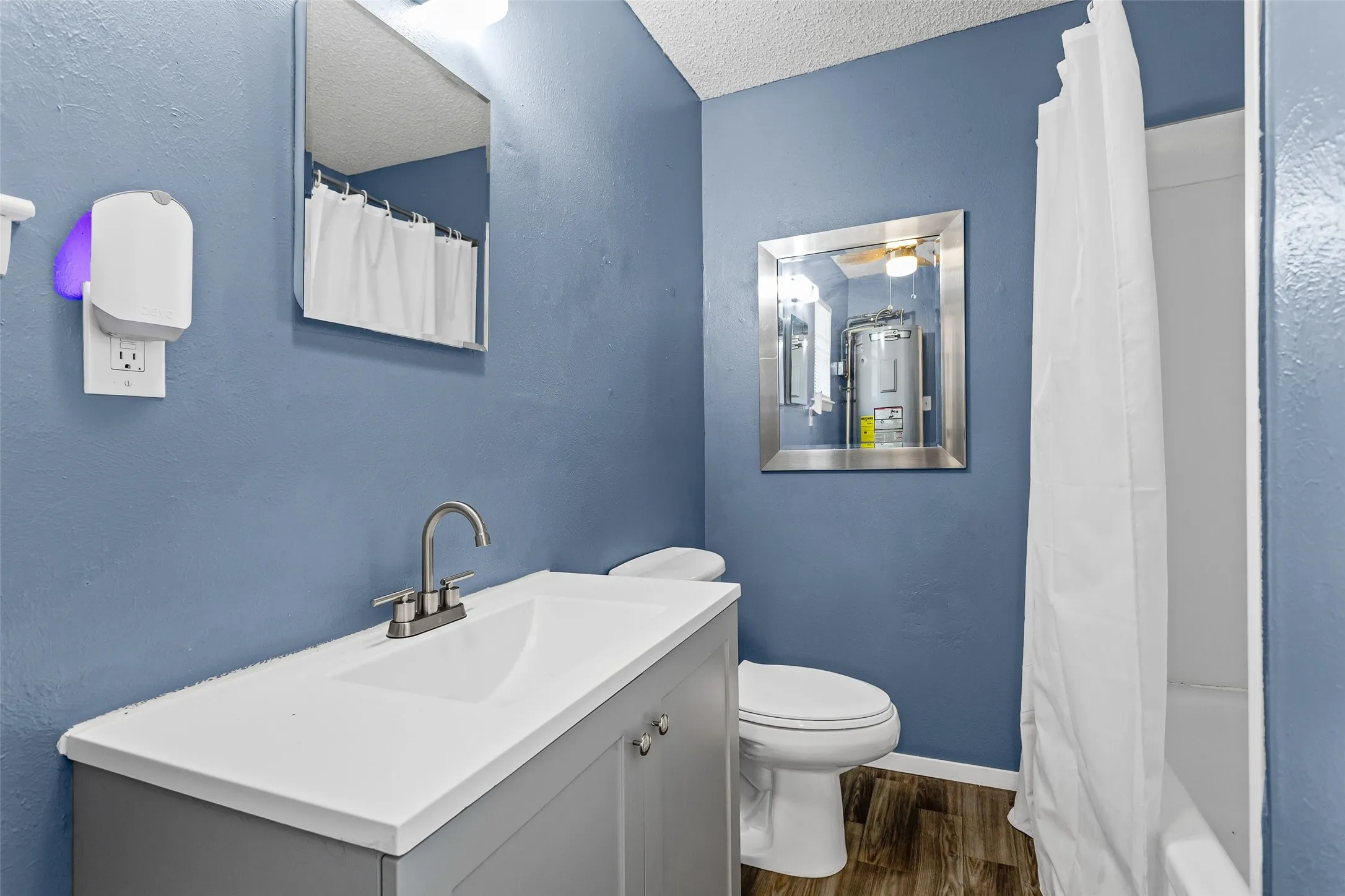 Single Family Residence For Sale in Hood County , 309 Timberline Drive, Granbury, Texas 76048, 3 Bedroom, 2 Bathroom, Garage spaces, 3,008 Sqft, built in 1982, mls#21354376, Real Estate Agent in Granbury, Homes For Sale in Hood county, Homes For Sale in Granbury, Realtor in Granbury Texas, Real Estate Brokerage Independent Realty Texas, Luminita Cordes Realtor