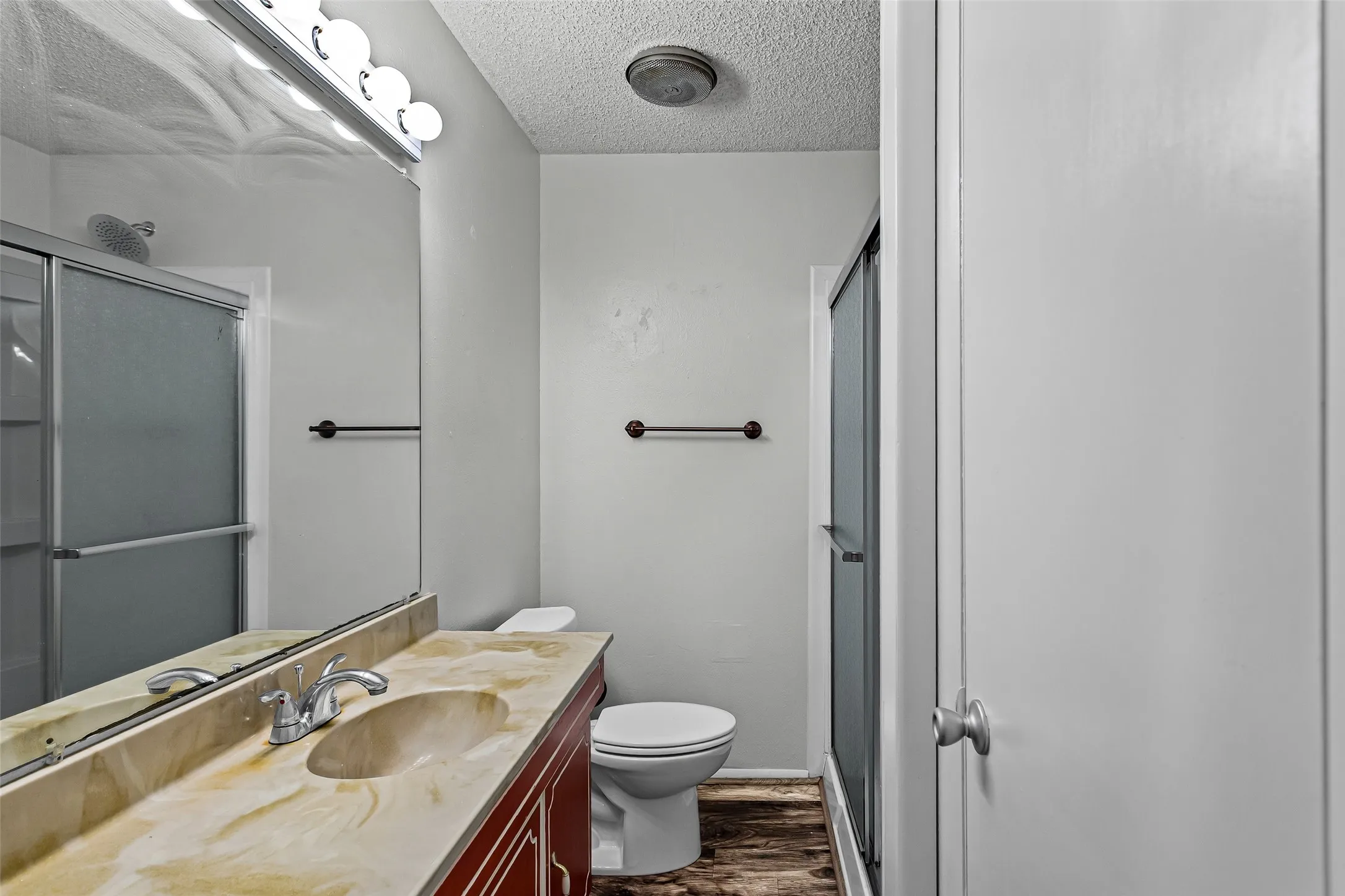 Single Family Residence For Sale in Hood County , 309 Timberline Drive, Granbury, Texas 76048, 3 Bedroom, 2 Bathroom, Garage spaces, 3,008 Sqft, built in 1982, mls#21354376, Real Estate Agent in Granbury, Homes For Sale in Hood county, Homes For Sale in Granbury, Realtor in Granbury Texas, Real Estate Brokerage Independent Realty Texas, Luminita Cordes Realtor