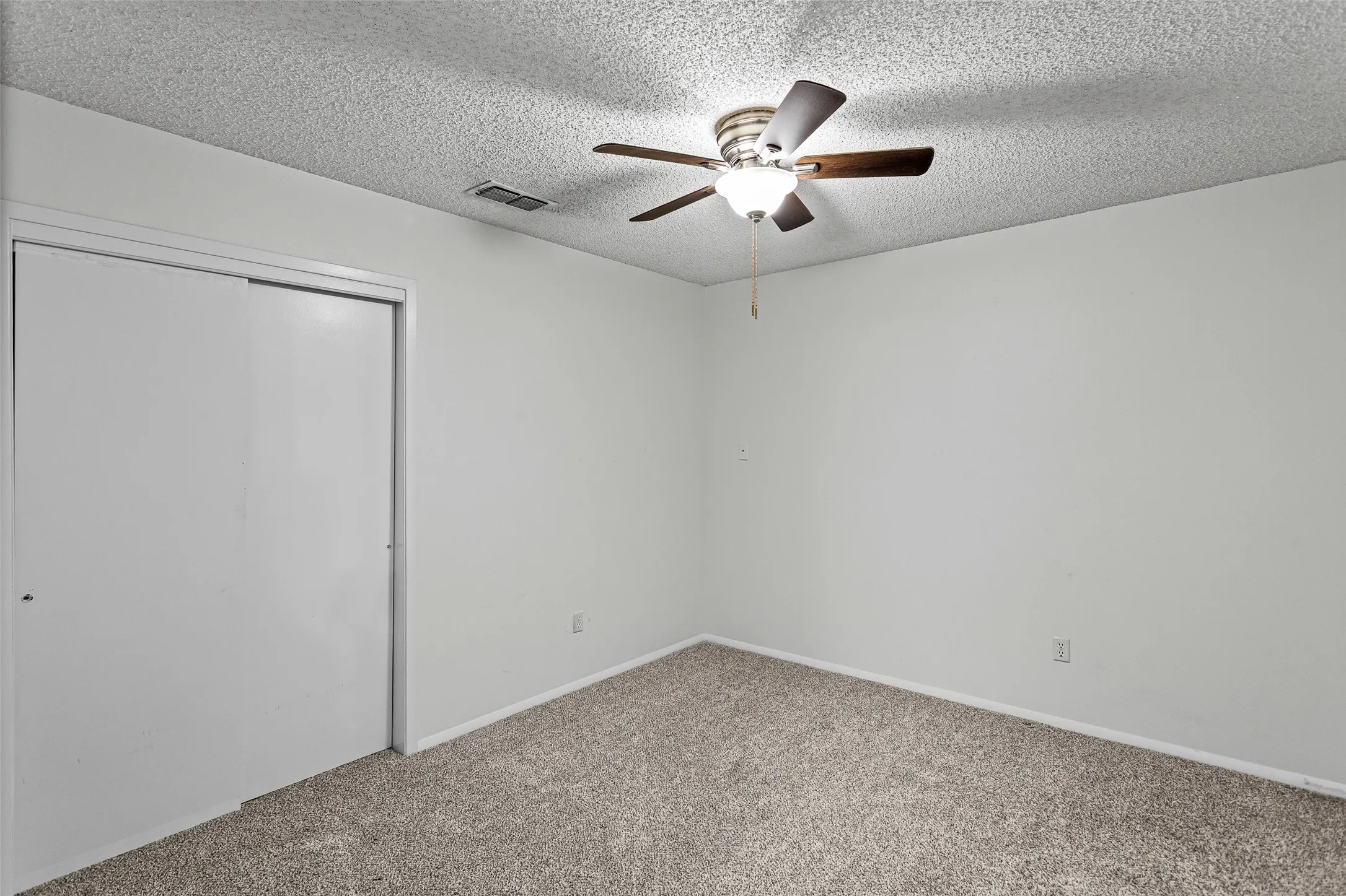 Single Family Residence For Sale in Hood County , 309 Timberline Drive, Granbury, Texas 76048, 3 Bedroom, 2 Bathroom, Garage spaces, 3,008 Sqft, built in 1982, mls#21354376, Real Estate Agent in Granbury, Homes For Sale in Hood county, Homes For Sale in Granbury, Realtor in Granbury Texas, Real Estate Brokerage Independent Realty Texas, Luminita Cordes Realtor