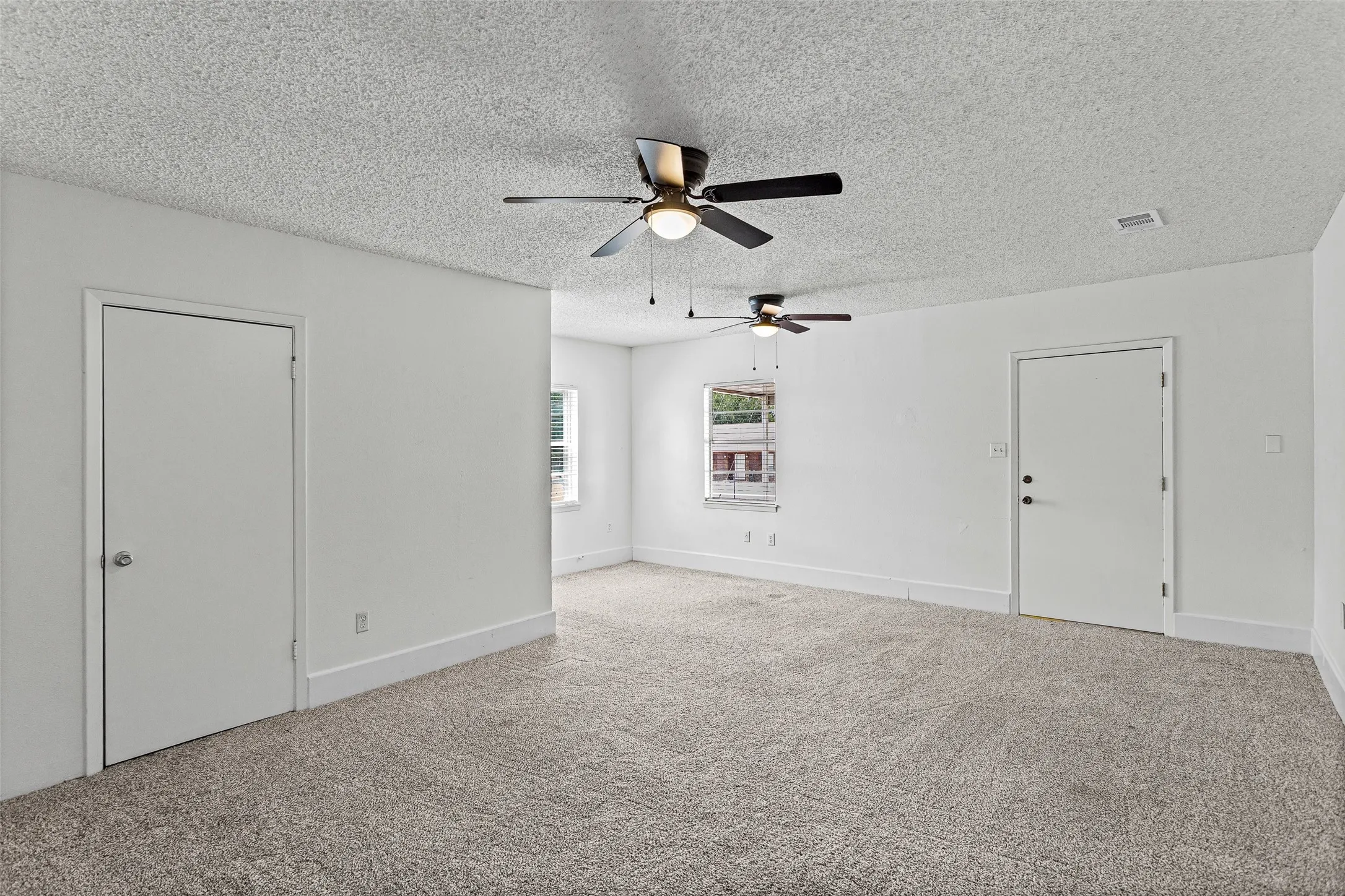 Single Family Residence For Sale in Hood County , 309 Timberline Drive, Granbury, Texas 76048, 3 Bedroom, 2 Bathroom, Garage spaces, 3,008 Sqft, built in 1982, mls#21354376, Real Estate Agent in Granbury, Homes For Sale in Hood county, Homes For Sale in Granbury, Realtor in Granbury Texas, Real Estate Brokerage Independent Realty Texas, Luminita Cordes Realtor