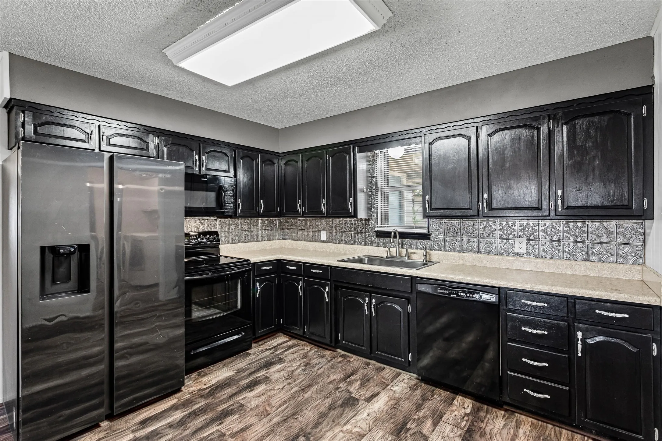 Single Family Residence For Sale in Hood County , 309 Timberline Drive, Granbury, Texas 76048, 3 Bedroom, 2 Bathroom, Garage spaces, 3,008 Sqft, built in 1982, mls#21354376, Real Estate Agent in Granbury, Homes For Sale in Hood county, Homes For Sale in Granbury, Realtor in Granbury Texas, Real Estate Brokerage Independent Realty Texas, Luminita Cordes Realtor