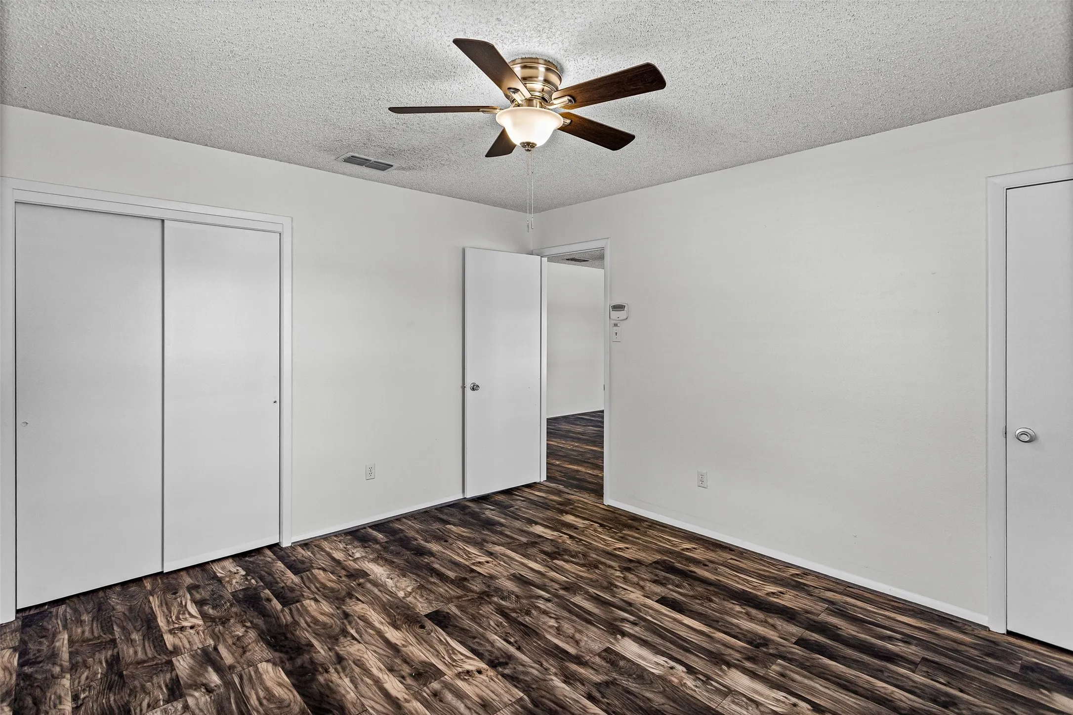 Single Family Residence For Sale in Hood County , 309 Timberline Drive, Granbury, Texas 76048, 3 Bedroom, 2 Bathroom, Garage spaces, 3,008 Sqft, built in 1982, mls#21354376, Real Estate Agent in Granbury, Homes For Sale in Hood county, Homes For Sale in Granbury, Realtor in Granbury Texas, Real Estate Brokerage Independent Realty Texas, Luminita Cordes Realtor