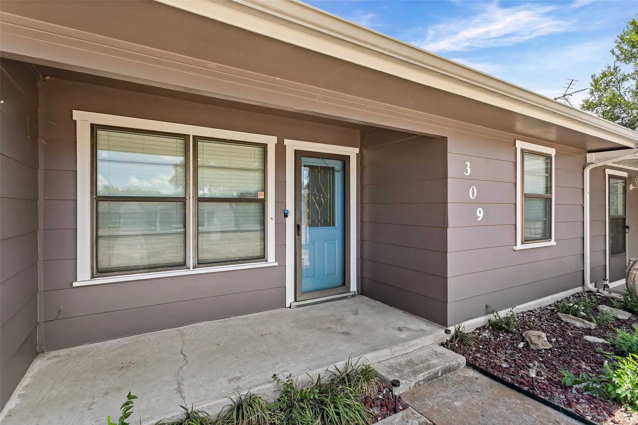 Single Family Residence For Sale in Hood County , 309 Timberline Drive, Granbury, Texas 76048, 3 Bedroom, 2 Bathroom, Garage spaces, 3,008 Sqft, built in 1982, mls#21354376, Real Estate Agent in Granbury, Homes For Sale in Hood county, Homes For Sale in Granbury, Realtor in Granbury Texas, Real Estate Brokerage Independent Realty Texas, Luminita Cordes Realtor