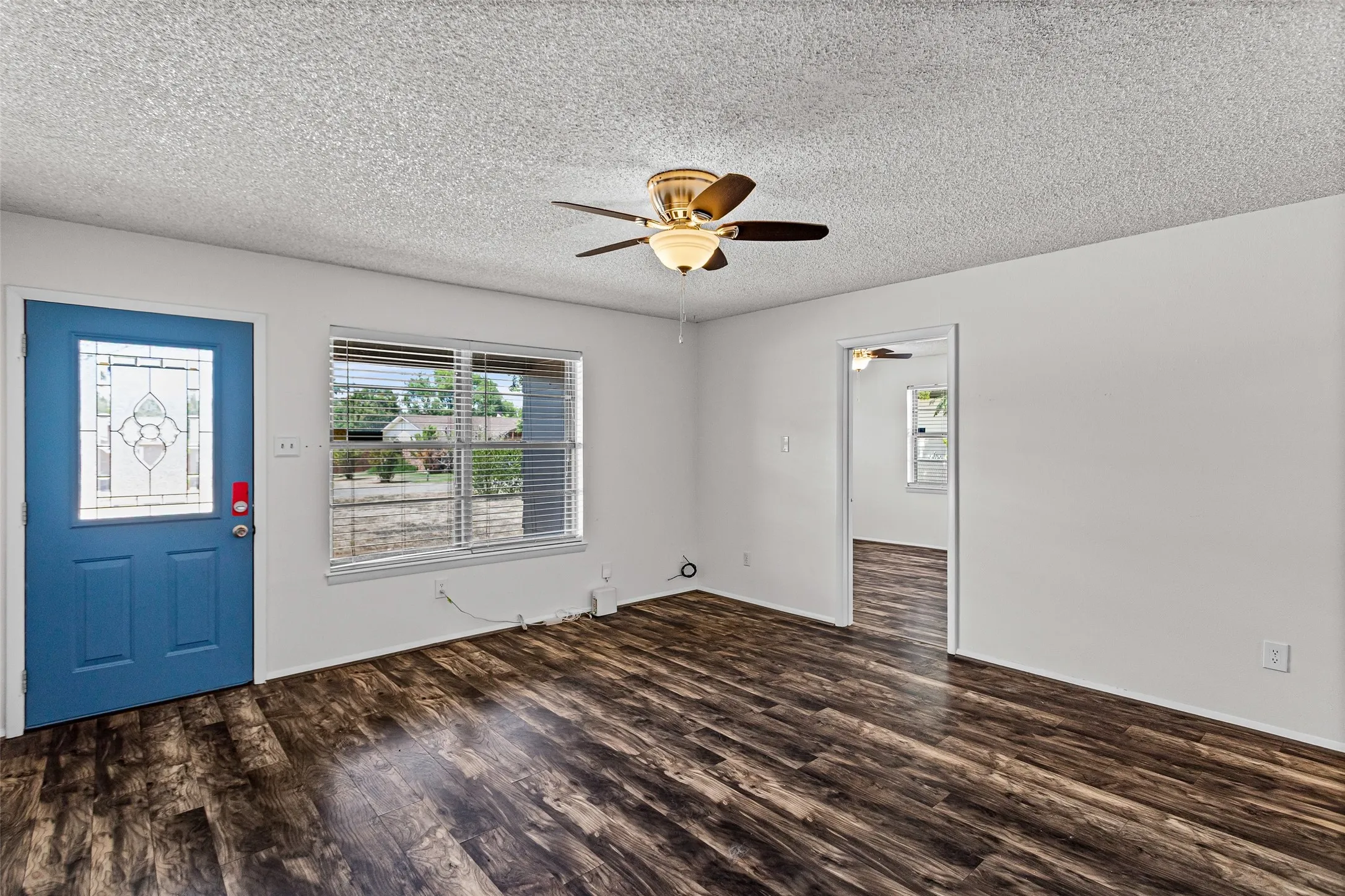 Single Family Residence For Sale in Hood County , 309 Timberline Drive, Granbury, Texas 76048, 3 Bedroom, 2 Bathroom, Garage spaces, 3,008 Sqft, built in 1982, mls#21354376, Real Estate Agent in Granbury, Homes For Sale in Hood county, Homes For Sale in Granbury, Realtor in Granbury Texas, Real Estate Brokerage Independent Realty Texas, Luminita Cordes Realtor