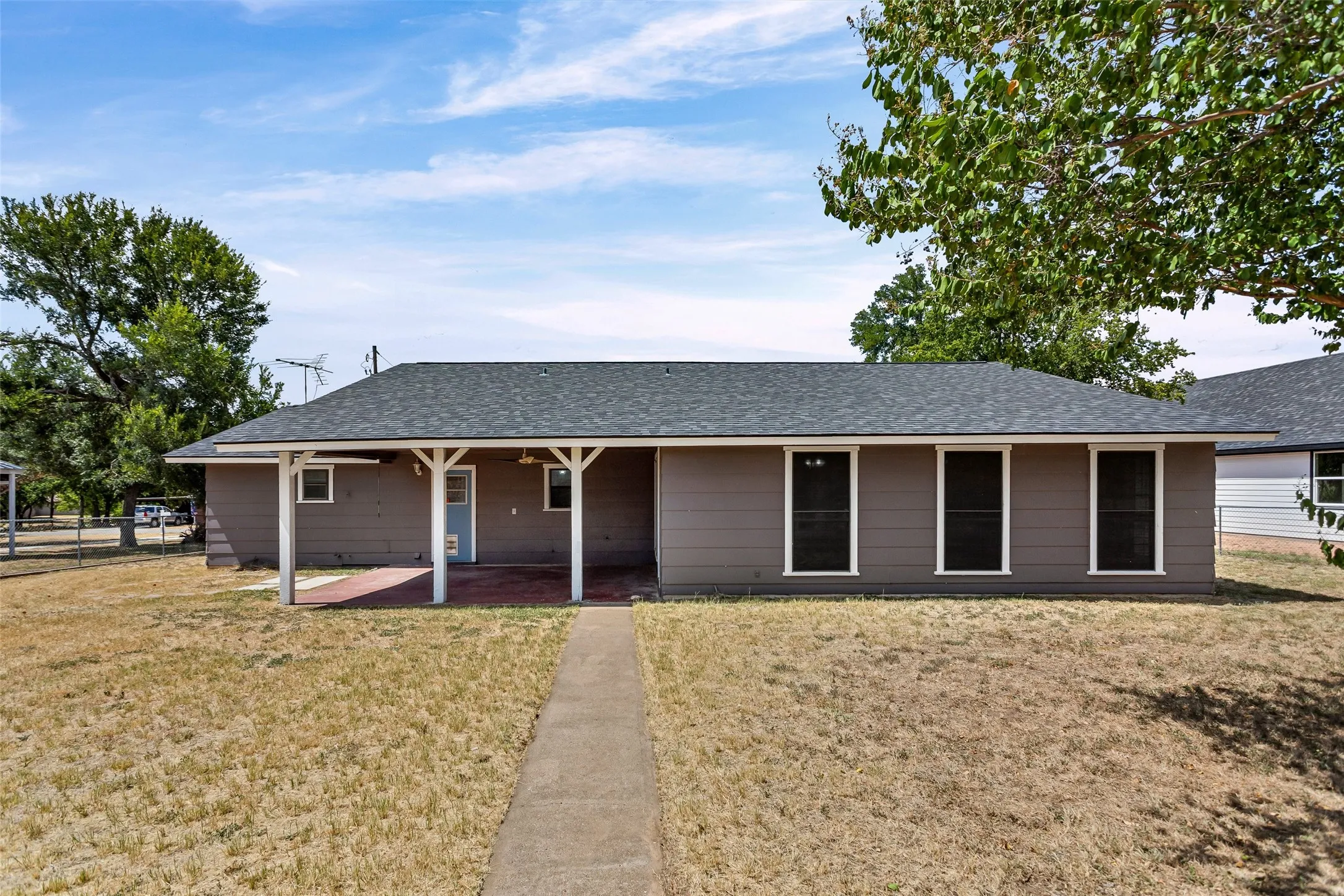 Single Family Residence For Sale in Hood County , 309 Timberline Drive, Granbury, Texas 76048, 3 Bedroom, 2 Bathroom, Garage spaces, 3,008 Sqft, built in 1982, mls#21354376, Real Estate Agent in Granbury, Homes For Sale in Hood county, Homes For Sale in Granbury, Realtor in Granbury Texas, Real Estate Brokerage Independent Realty Texas, Luminita Cordes Realtor