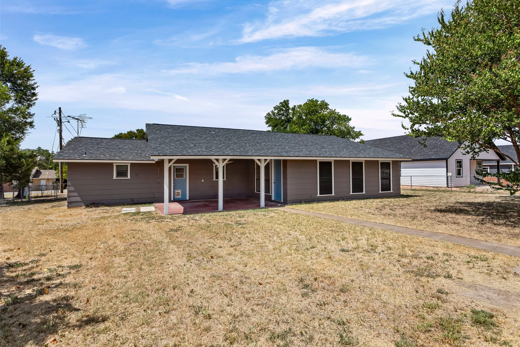 Single Family Residence For Sale in Hood County , 309 Timberline Drive, Granbury, Texas 76048, 3 Bedroom, 2 Bathroom, Garage spaces, 3,008 Sqft, built in 1982, mls#21354376, Real Estate Agent in Granbury, Homes For Sale in Hood county, Homes For Sale in Granbury, Realtor in Granbury Texas, Real Estate Brokerage Independent Realty Texas, Luminita Cordes Realtor