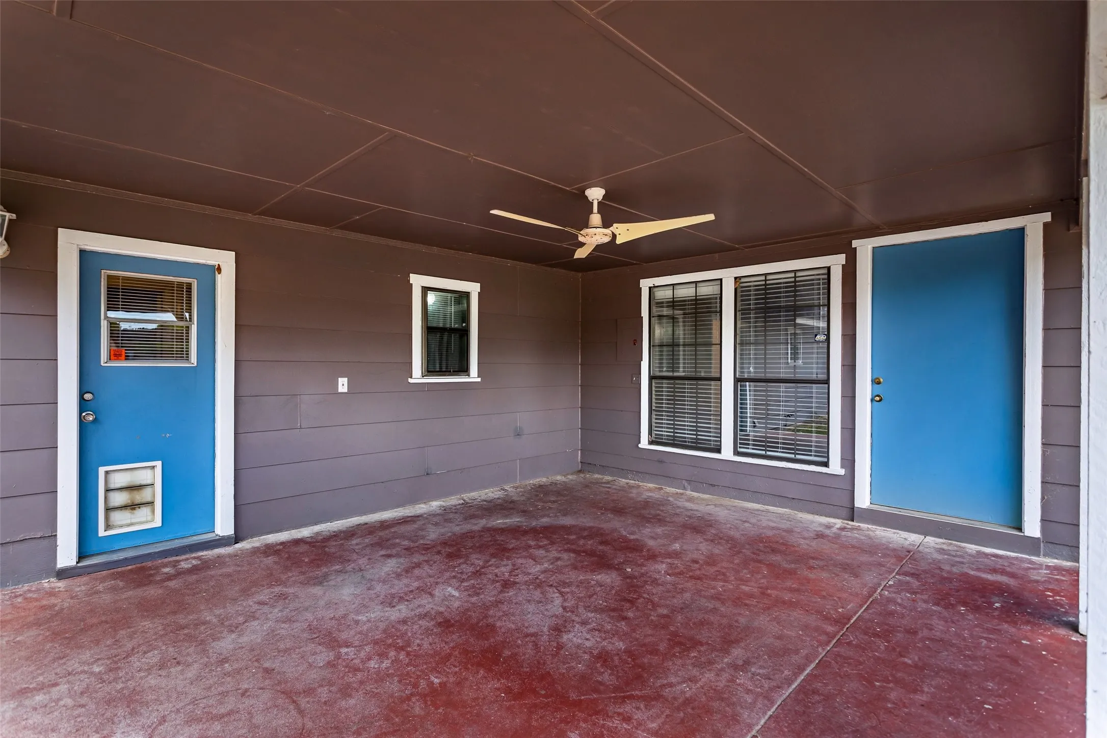 Single Family Residence For Sale in Hood County , 309 Timberline Drive, Granbury, Texas 76048, 3 Bedroom, 2 Bathroom, Garage spaces, 3,008 Sqft, built in 1982, mls#21354376, Real Estate Agent in Granbury, Homes For Sale in Hood county, Homes For Sale in Granbury, Realtor in Granbury Texas, Real Estate Brokerage Independent Realty Texas, Luminita Cordes Realtor
