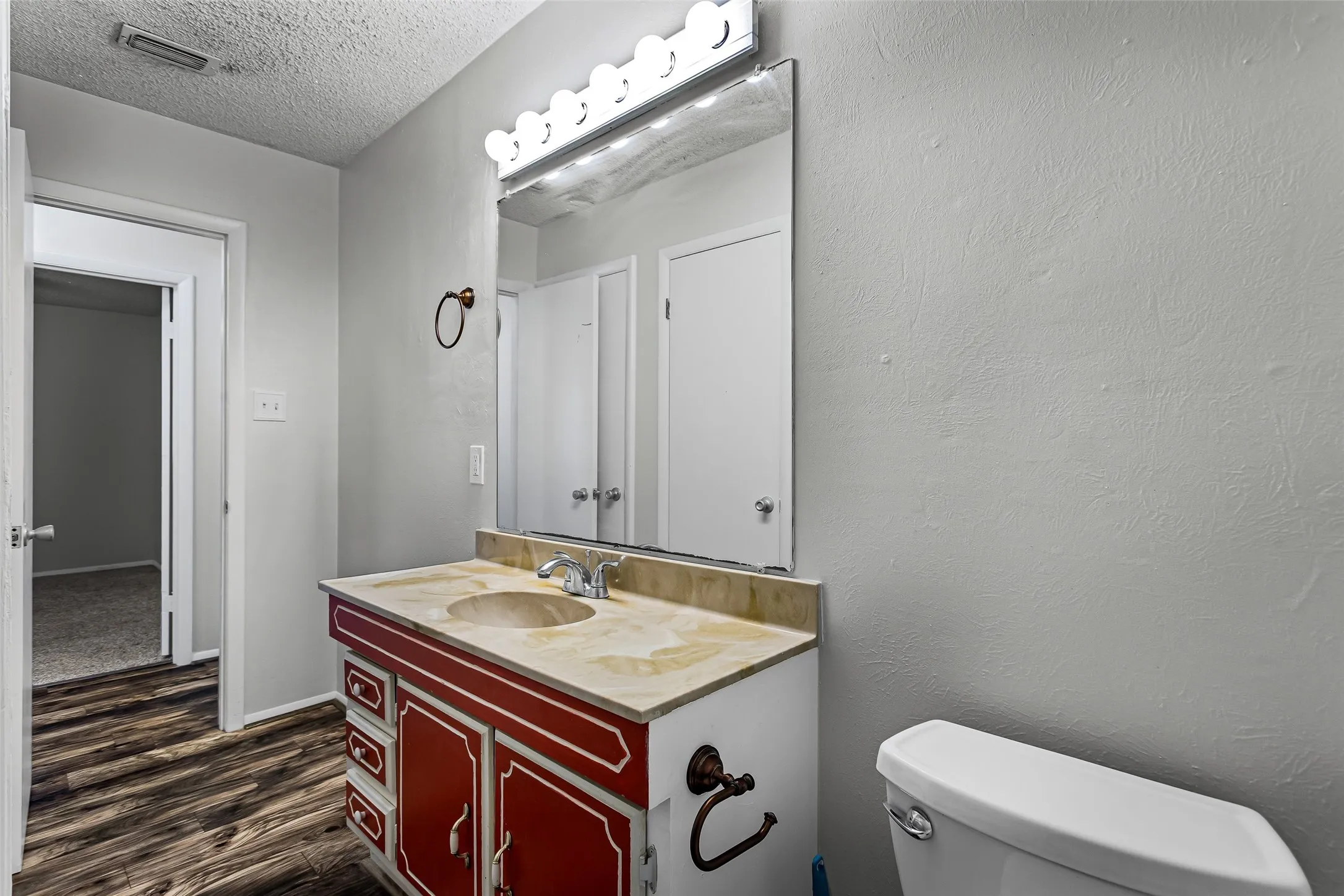 Single Family Residence For Sale in Hood County , 309 Timberline Drive, Granbury, Texas 76048, 3 Bedroom, 2 Bathroom, Garage spaces, 3,008 Sqft, built in 1982, mls#21354376, Real Estate Agent in Granbury, Homes For Sale in Hood county, Homes For Sale in Granbury, Realtor in Granbury Texas, Real Estate Brokerage Independent Realty Texas, Luminita Cordes Realtor