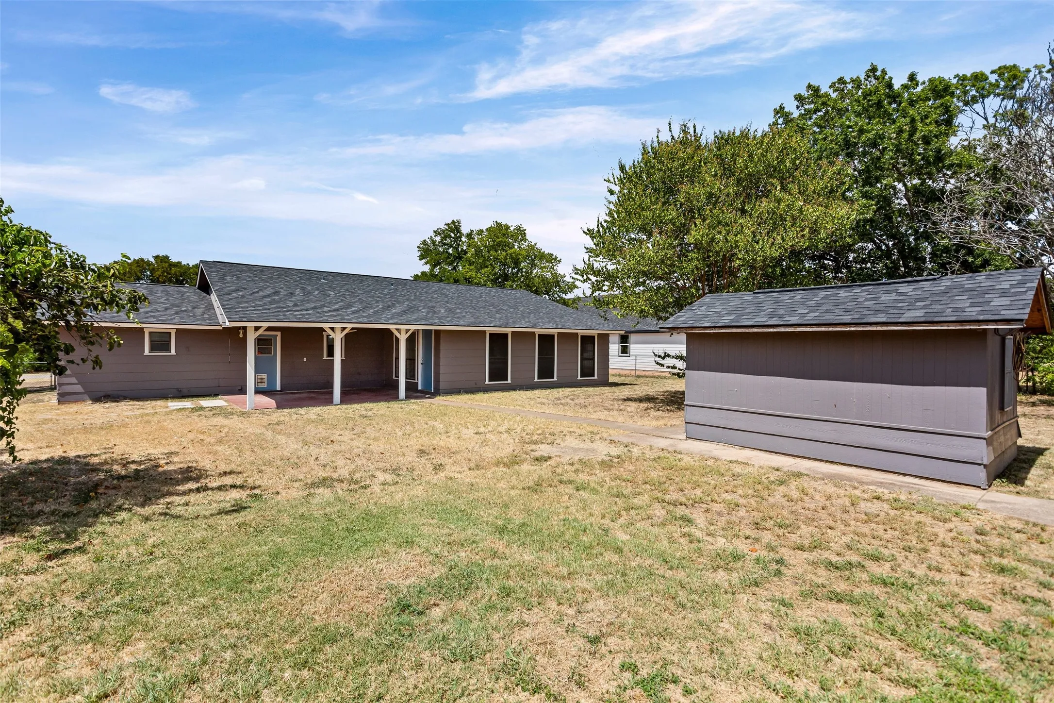 Single Family Residence For Sale in Hood County , 309 Timberline Drive, Granbury, Texas 76048, 3 Bedroom, 2 Bathroom, Garage spaces, 3,008 Sqft, built in 1982, mls#21354376, Real Estate Agent in Granbury, Homes For Sale in Hood county, Homes For Sale in Granbury, Realtor in Granbury Texas, Real Estate Brokerage Independent Realty Texas, Luminita Cordes Realtor
