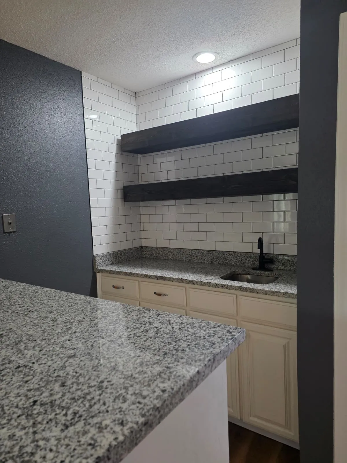 Townhouse For Rent in Tarrant County , 2312 Garden Park Court, Arlington, Texas 76013, 2 Bedroom, 3 Bathroom, 2 Garage spaces, 1,628 Sqft, built in 1977, mls#21354375, Real Estate Agent in Arlington, Homes For Rent in Tarrant county, Homes For Rent in Arlington, Realtor in Arlington Texas, Real Estate Brokerage Independent Realty Texas, Luminita Cordes Realtor