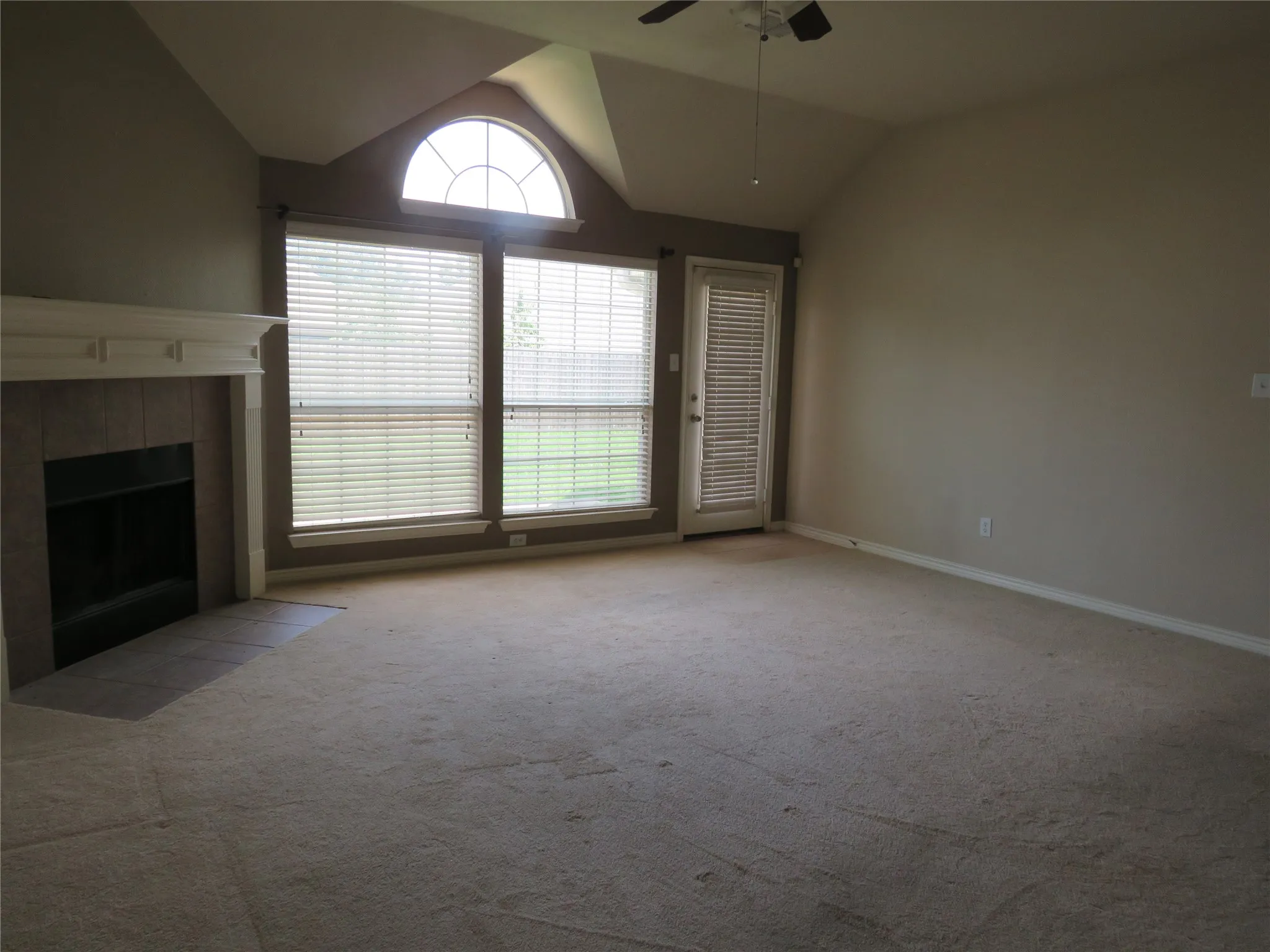 Single Family Residence For Rent in Tarrant County , 11828 Vienna Apple Road, Fort Worth, Texas 76244, 3 Bedroom, 2 Bathroom, 2 Garage spaces, 2,019 Sqft, built in 2007, mls#21354357, Real Estate Agent in Fort Worth, Homes For Rent in Tarrant county, Homes For Rent in Fort Worth, Realtor in Fort Worth Texas, Real Estate Brokerage Independent Realty Texas, Luminita Cordes Realtor
