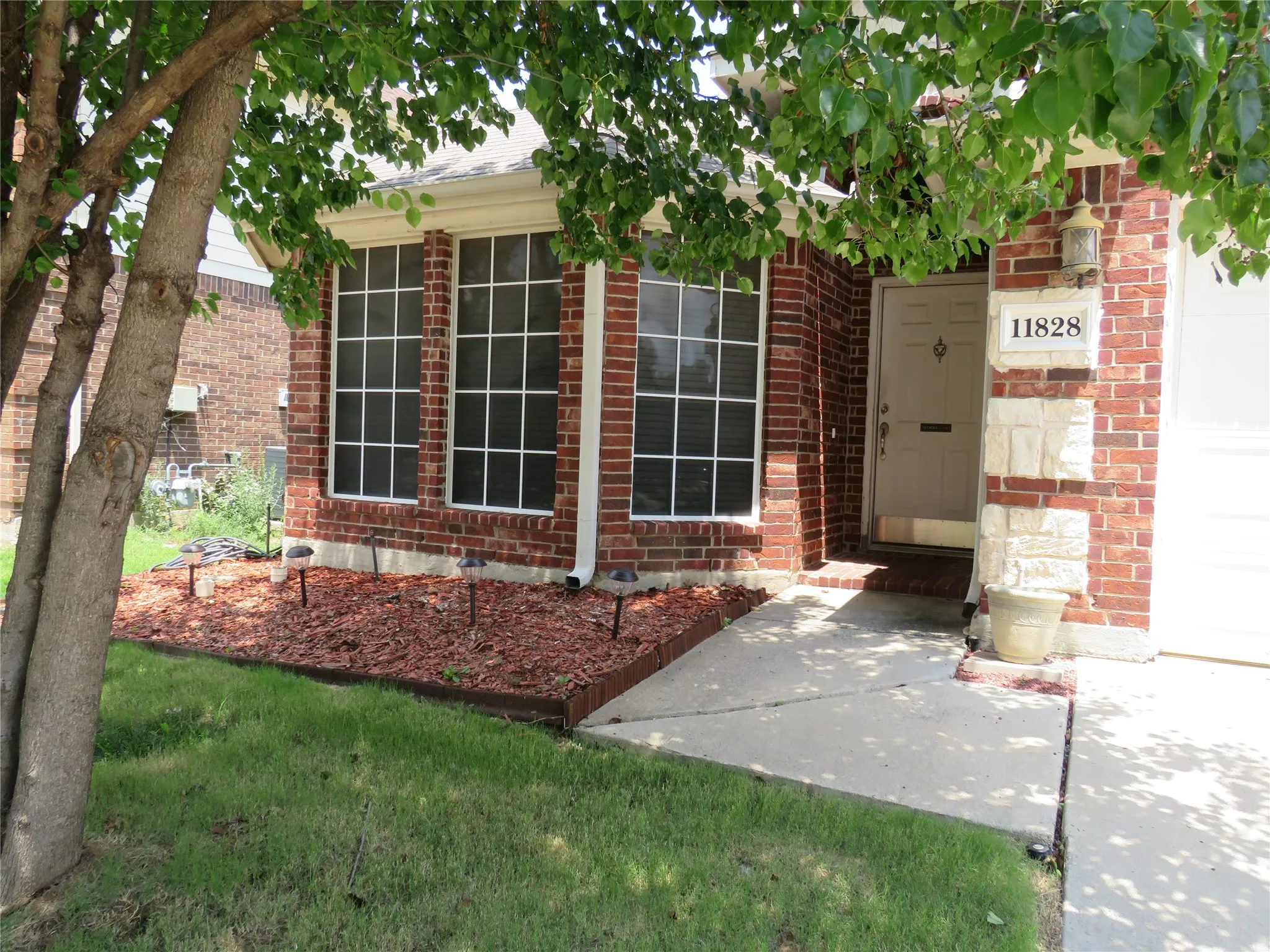 Single Family Residence For Rent in Tarrant County , 11828 Vienna Apple Road, Fort Worth, Texas 76244, 3 Bedroom, 2 Bathroom, 2 Garage spaces, 2,019 Sqft, built in 2007, mls#21354357, Real Estate Agent in Fort Worth, Homes For Rent in Tarrant county, Homes For Rent in Fort Worth, Realtor in Fort Worth Texas, Real Estate Brokerage Independent Realty Texas, Luminita Cordes Realtor