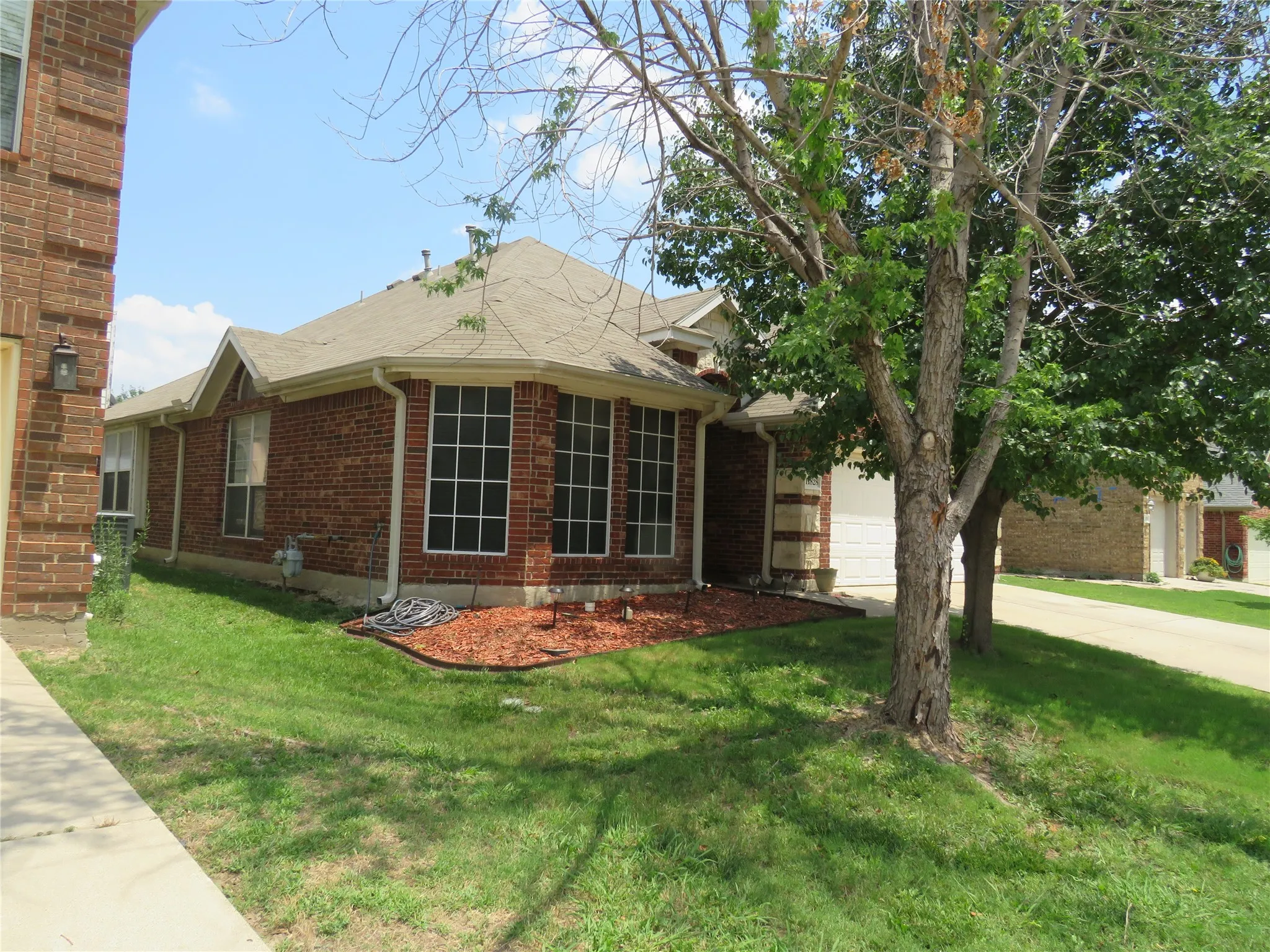 Single Family Residence For Rent in Tarrant County , 11828 Vienna Apple Road, Fort Worth, Texas 76244, 3 Bedroom, 2 Bathroom, 2 Garage spaces, 2,019 Sqft, built in 2007, mls#21354357, Real Estate Agent in Fort Worth, Homes For Rent in Tarrant county, Homes For Rent in Fort Worth, Realtor in Fort Worth Texas, Real Estate Brokerage Independent Realty Texas, Luminita Cordes Realtor