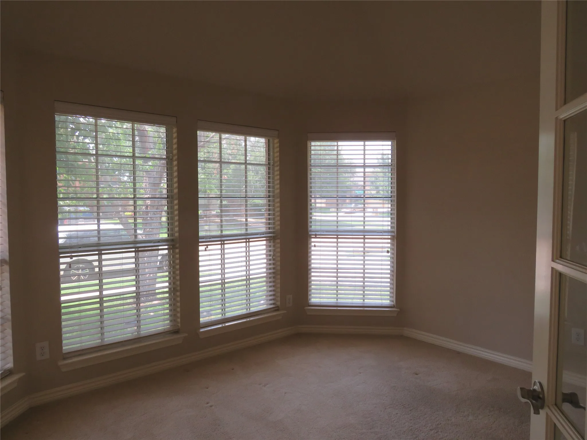 Single Family Residence For Rent in Tarrant County , 11828 Vienna Apple Road, Fort Worth, Texas 76244, 3 Bedroom, 2 Bathroom, 2 Garage spaces, 2,019 Sqft, built in 2007, mls#21354357, Real Estate Agent in Fort Worth, Homes For Rent in Tarrant county, Homes For Rent in Fort Worth, Realtor in Fort Worth Texas, Real Estate Brokerage Independent Realty Texas, Luminita Cordes Realtor