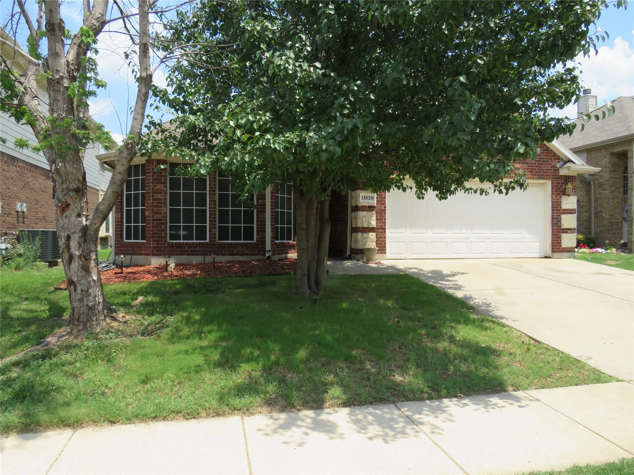 Single Family Residence For Rent in Tarrant County , 11828 Vienna Apple Road, Fort Worth, Texas 76244, 3 Bedroom, 2 Bathroom, 2 Garage spaces, 2,019 Sqft, built in 2007, mls#21354357, Real Estate Agent in Fort Worth, Homes For Rent in Tarrant county, Homes For Rent in Fort Worth, Realtor in Fort Worth Texas, Real Estate Brokerage Independent Realty Texas, Luminita Cordes Realtor