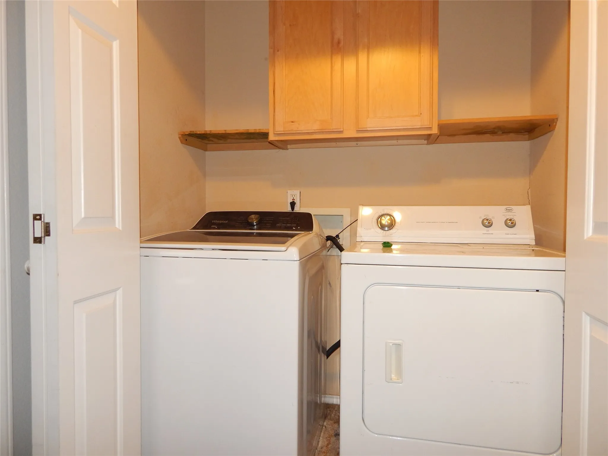 Condominium For Rent in Collin County , 2612 Custer Parkway D, Richardson, Texas 75080, 3 Bedroom, 4 Bathroom, Garage spaces, 1,800 Sqft, built in 1973, mls#21353201, Real Estate Agent in Richardson, Homes For Rent in Collin county, Homes For Rent in Richardson, Realtor in Richardson Texas, Real Estate Brokerage Independent Realty Texas, Luminita Cordes Realtor