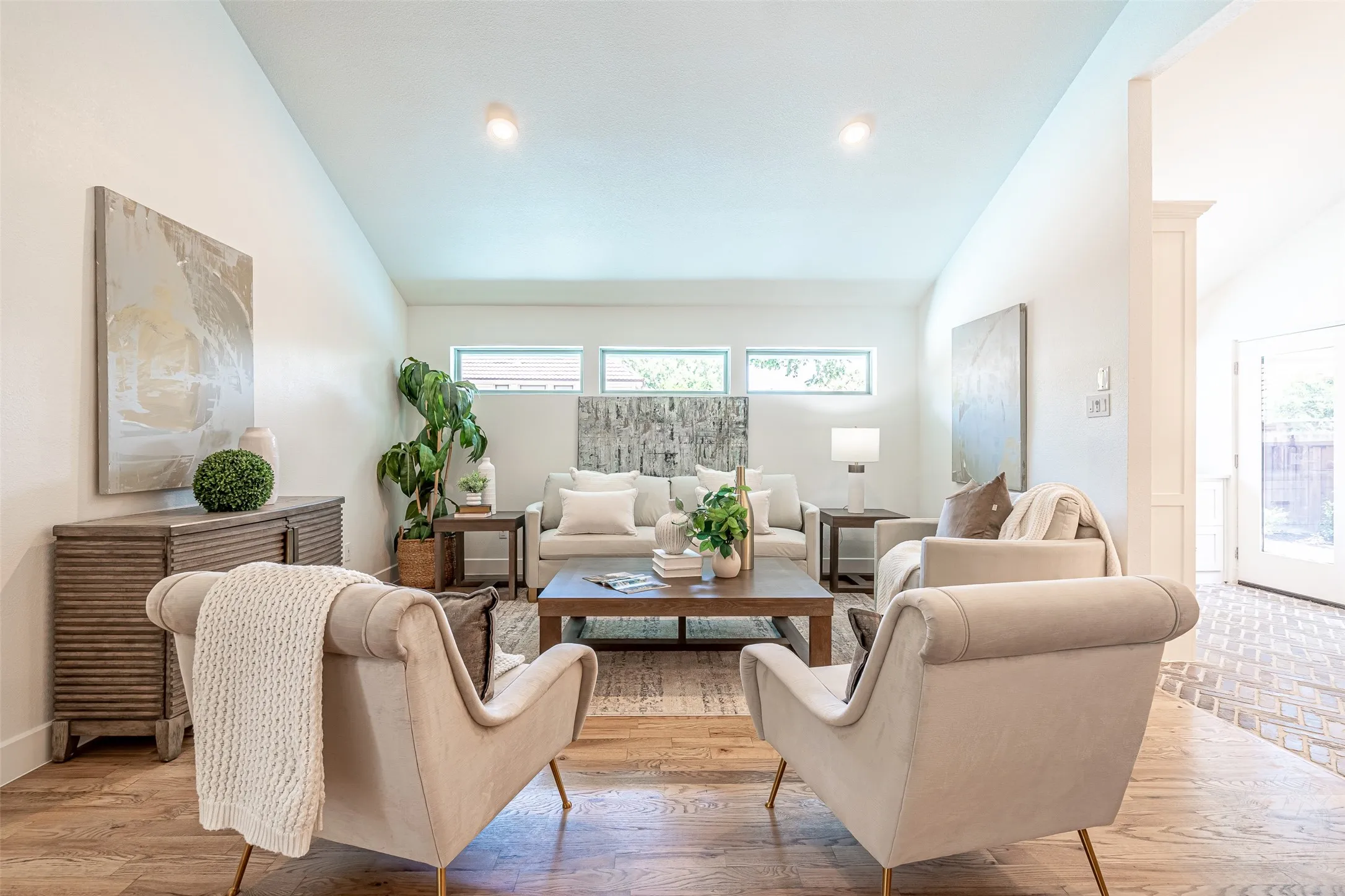 Single Family Residence For Sale in Tarrant County , 1904 Woodstock Drive, Colleyville, Texas 76034, 5 Bedroom, 4 Bathroom, 2 Garage spaces, 3,797 Sqft, built in 1980, mls#21346452, Real Estate Agent in Colleyville, Homes For Sale in Tarrant county, Homes For Sale in Colleyville, Realtor in Colleyville Texas, Real Estate Brokerage Independent Realty Texas, Luminita Cordes Realtor