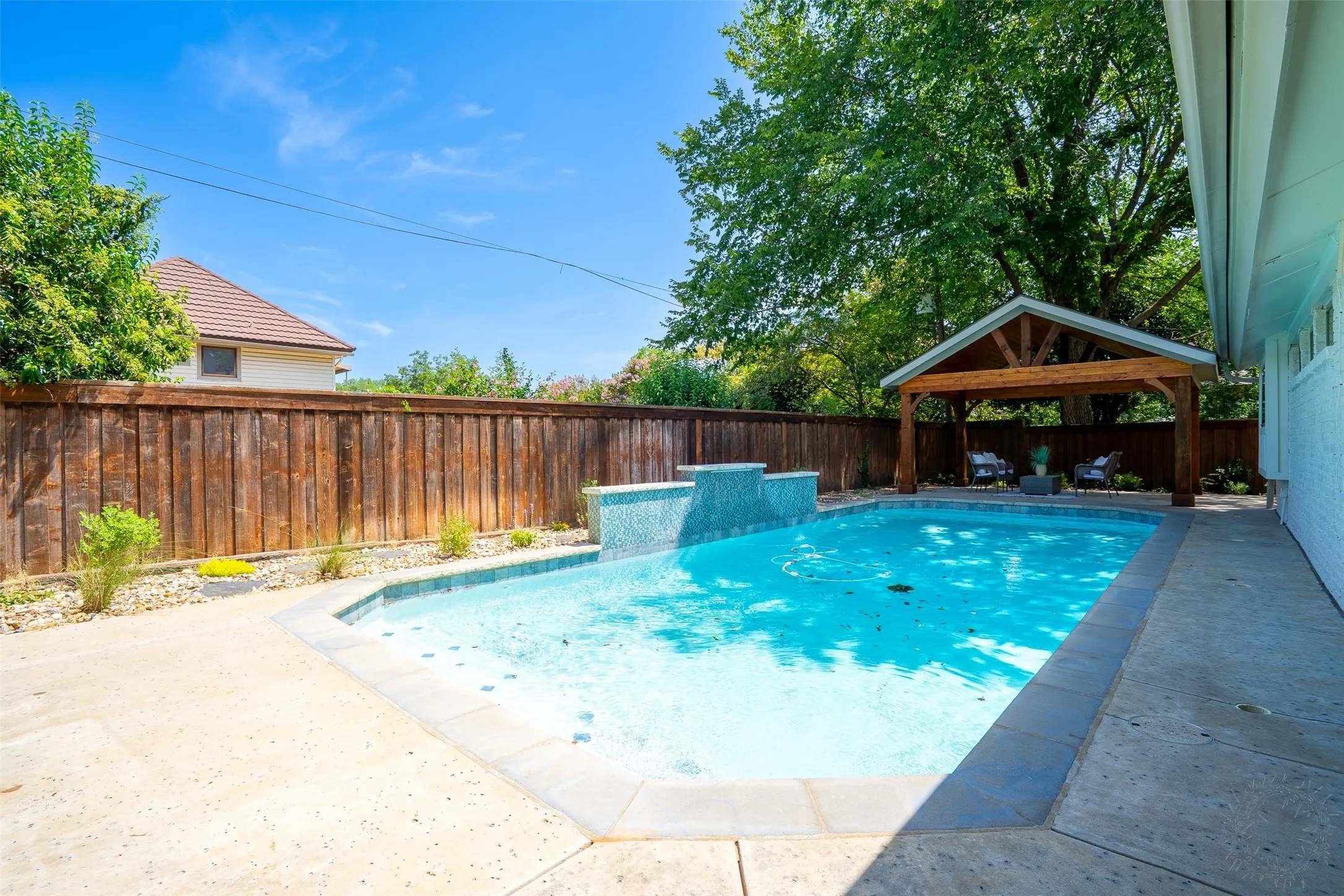 Single Family Residence For Sale in Tarrant County , 1904 Woodstock Drive, Colleyville, Texas 76034, 5 Bedroom, 4 Bathroom, 2 Garage spaces, 3,797 Sqft, built in 1980, mls#21346452, Real Estate Agent in Colleyville, Homes For Sale in Tarrant county, Homes For Sale in Colleyville, Realtor in Colleyville Texas, Real Estate Brokerage Independent Realty Texas, Luminita Cordes Realtor